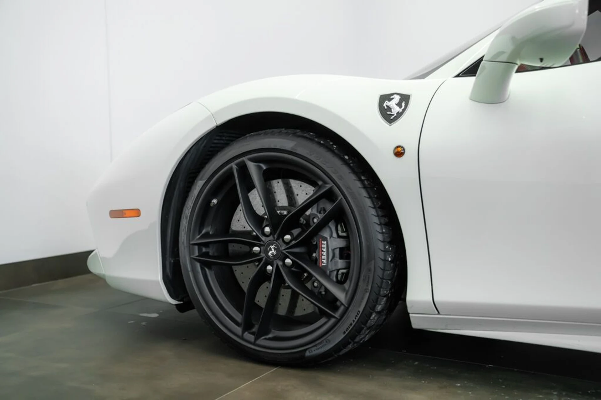 mph014_107396191_ferrari_488_spider_2019_jpg_v_1754355020_e67af46d55
