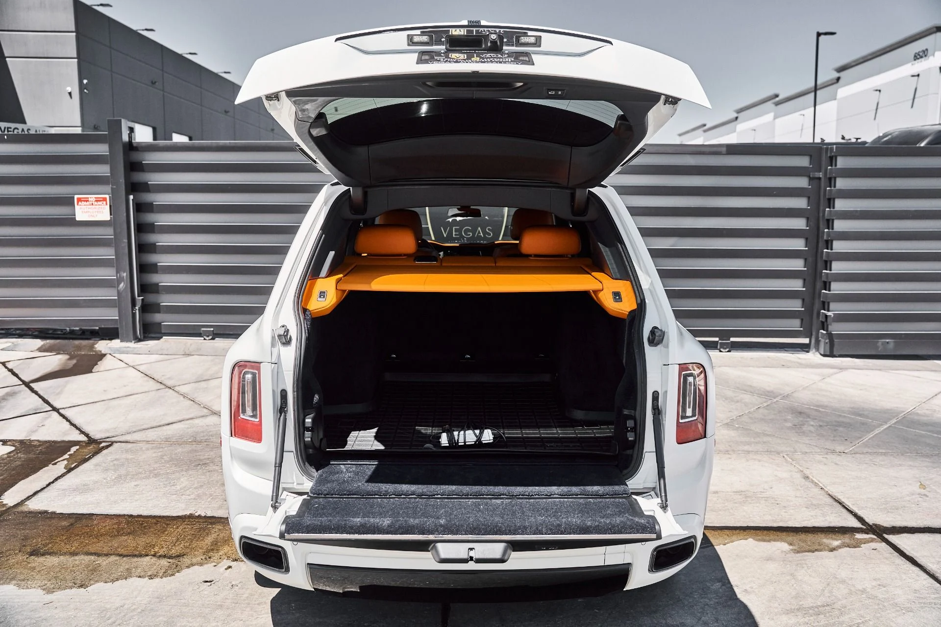 mph014_1075634341_Used_2020_Rolls_Royce_Cullinan_Base_1780008677_6f37592f0f