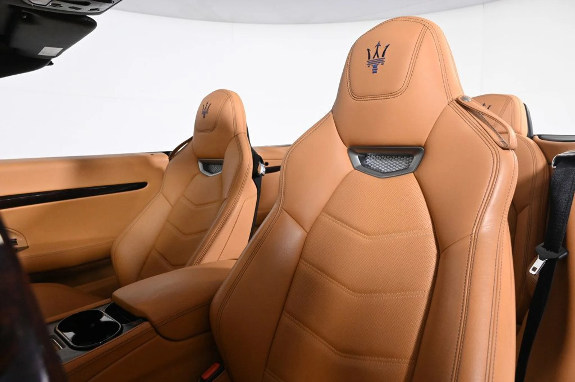 mph014_1080335918_used_2019_maserati_granturismo_sport_11350_23000858_14_1024_ea0a38538c