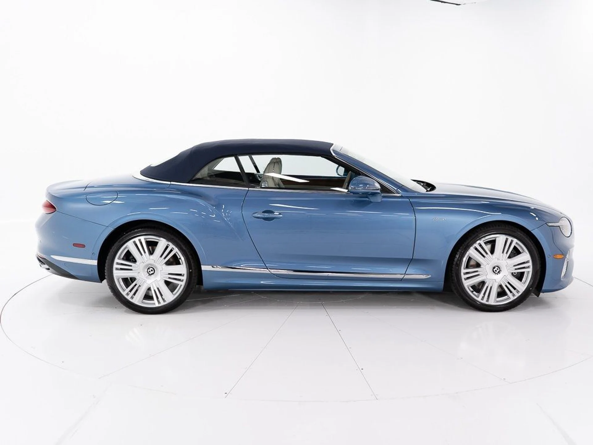 mph014_1082539370_991a35be645b67b715d976eb76e0bee1_7085a012f4