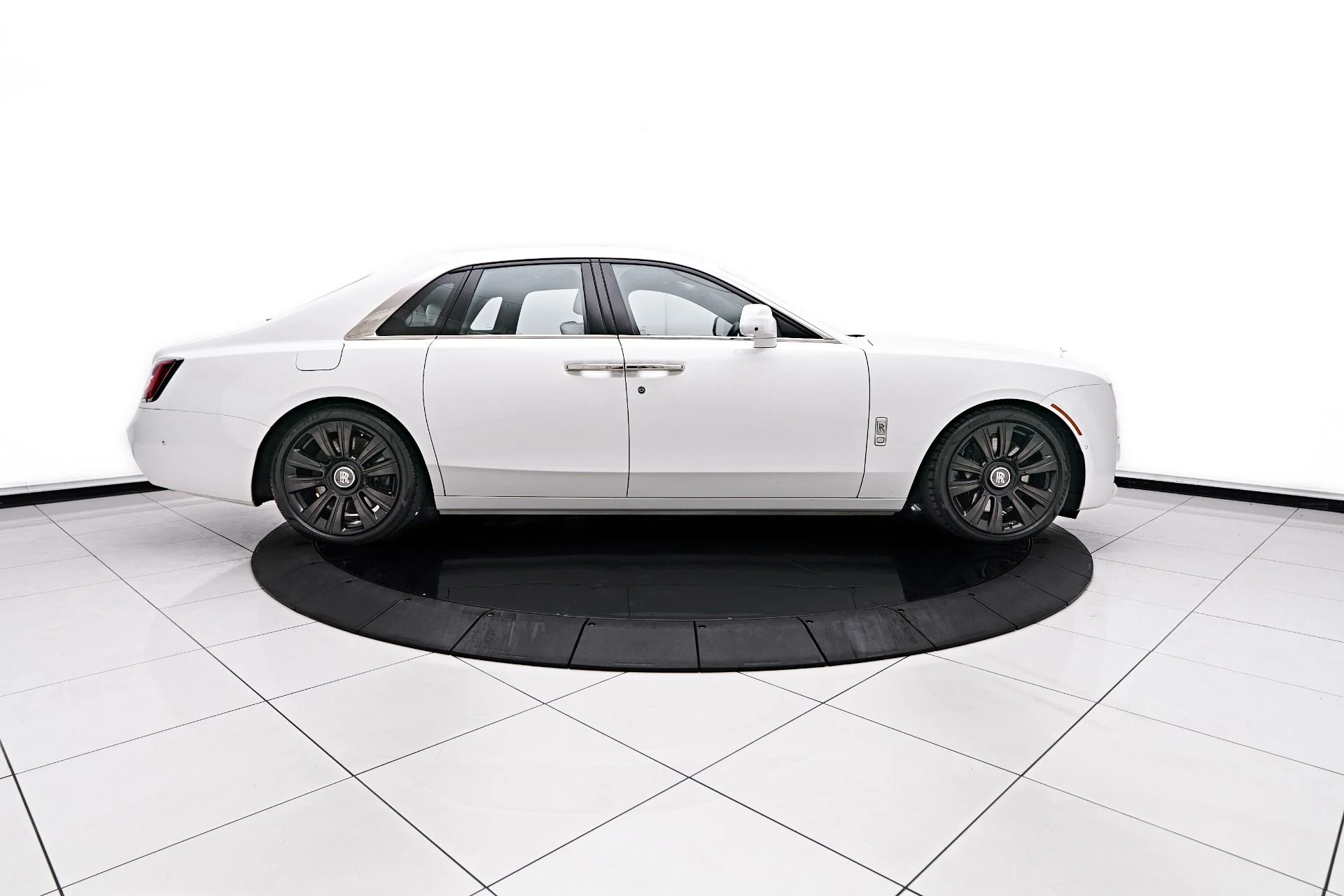 mph014_1083730981_Used_2021_Rolls_Royce_Ghost_Base_1754512470_b4a7284e23