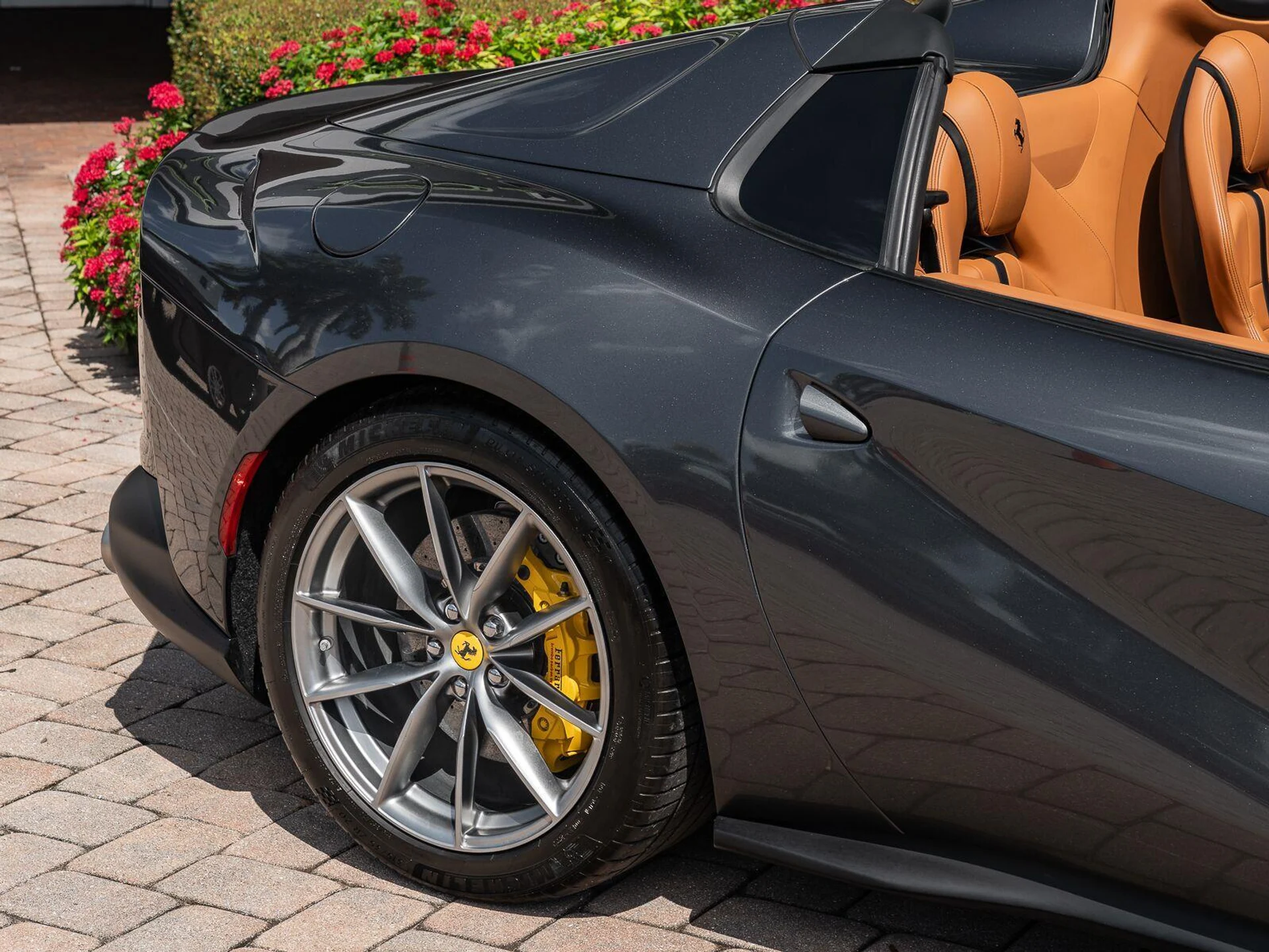 mph014_1084592461_Used_2022_Ferrari_812_GTS_Convertible_1784905669_2c8a860d1e