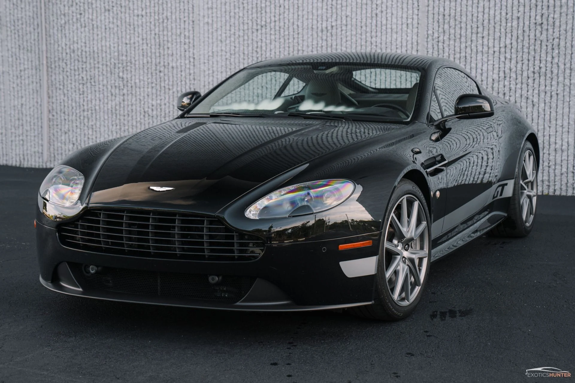 mph014_1085768723_Used_2015_Aston_Martin_V8_Vantage_GT_6_Speed_w_Argento_Grey_Interior_1746627937_7bac435e8a