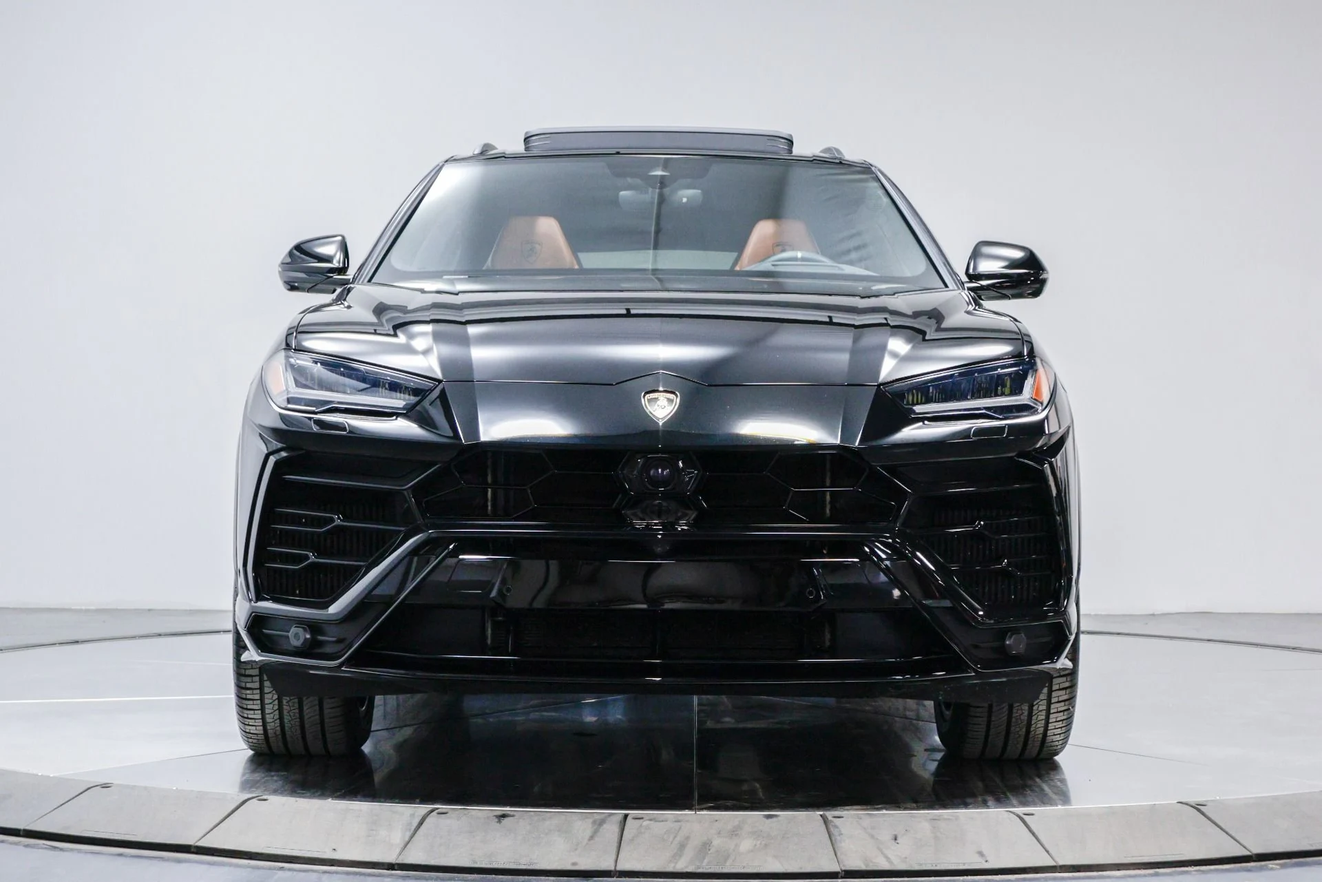 mph014_1086377834_Used_2019_Lamborghini_Urus_1760386129_33d1789f29