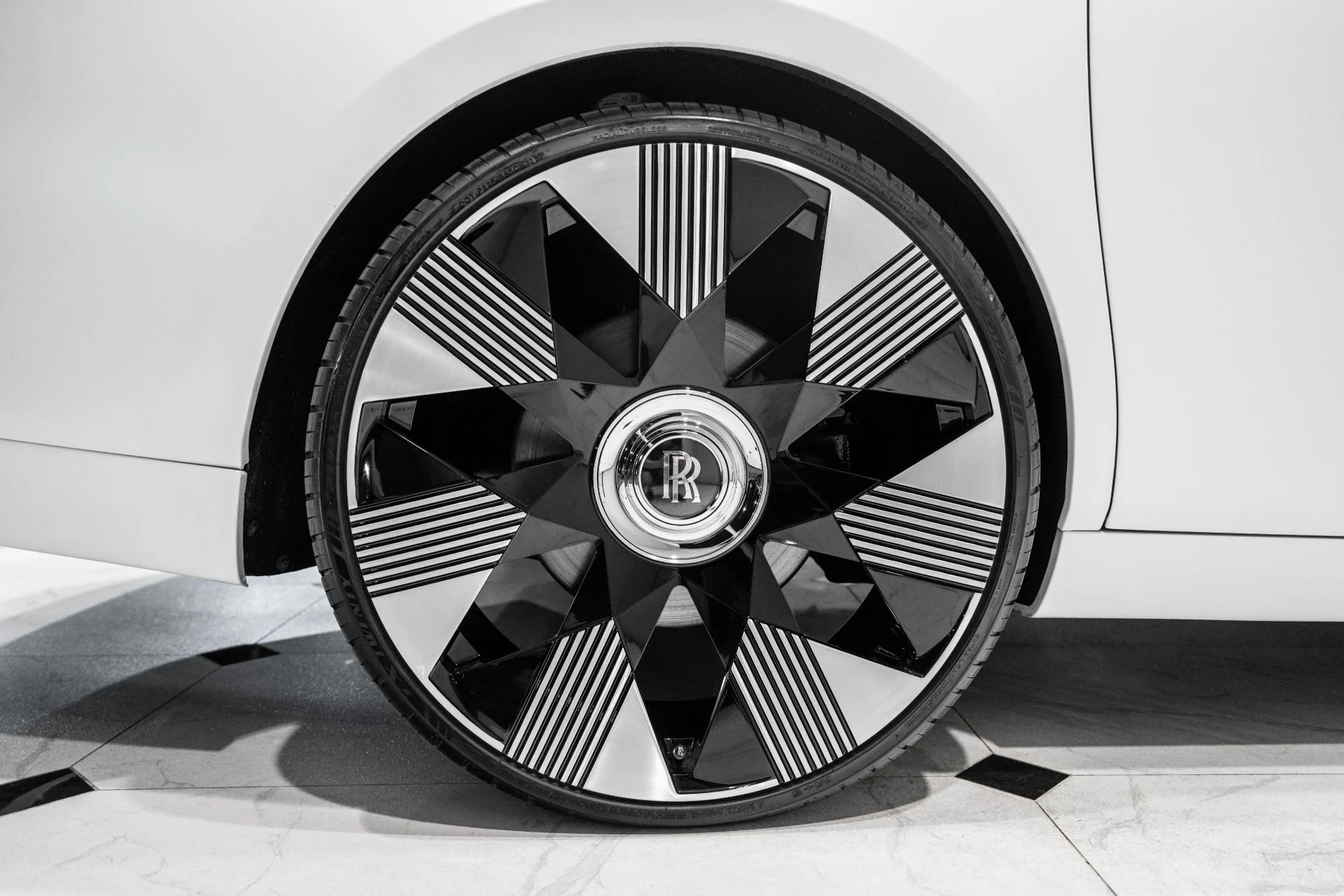 mph014_1093299248_Used_2018_Rolls_Royce_Phantom_1778080053_2fb6457dfd