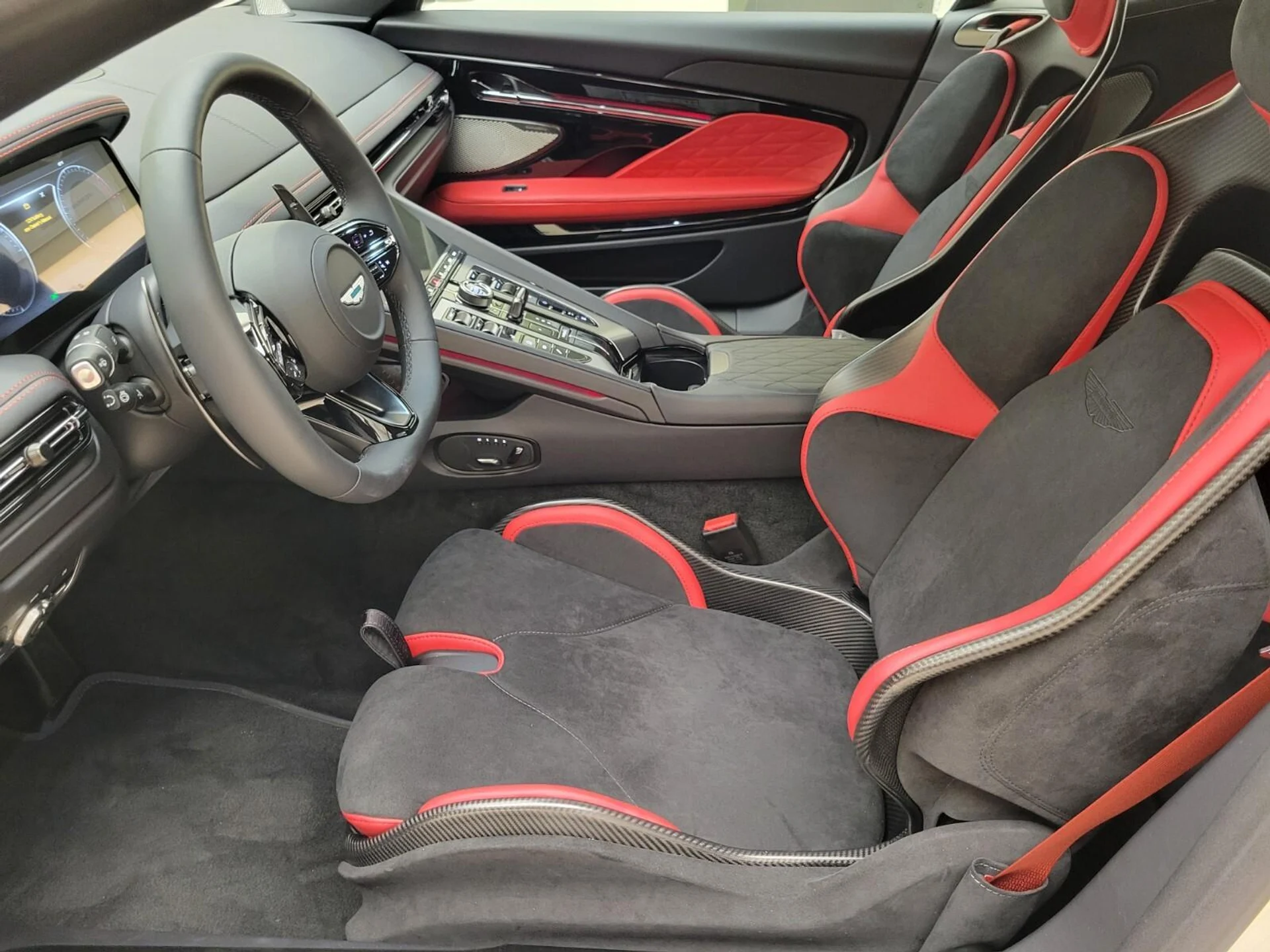 mph014_1097305502_Used_2024_Aston_Martin_DB_12_1734001272_1396f09b54