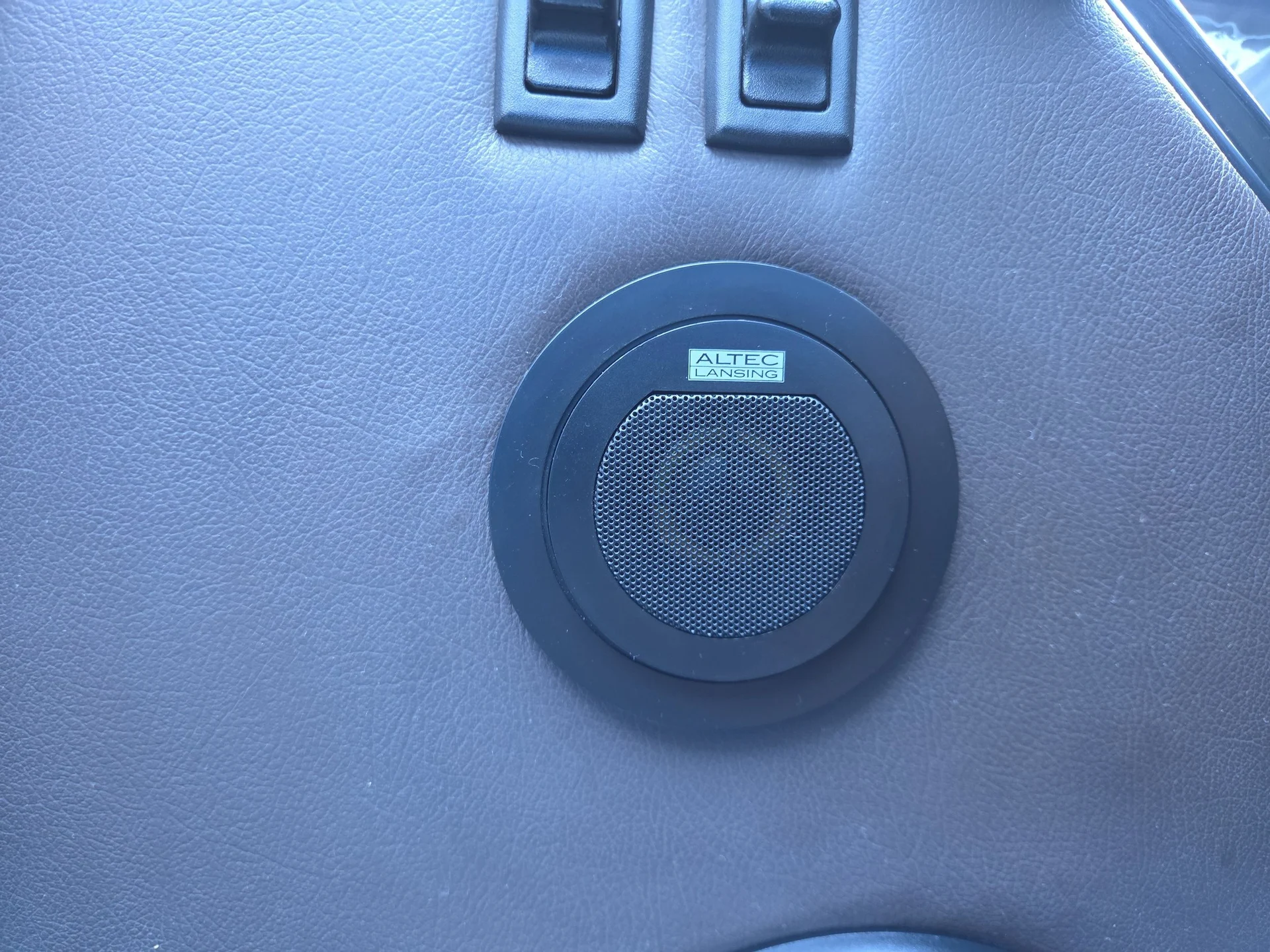 mph014_1110905397_e86d1be3a887b71f7426f11be1563d2cx_a2c76b7972