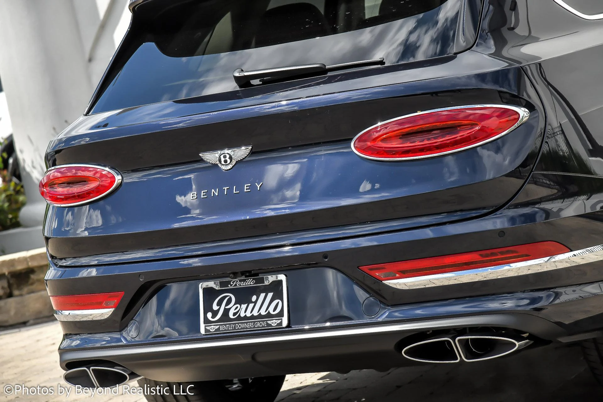 mph014_1113435421_Used_2024_Bentley_Bentayga_Azure_1760342144_5d5c8b3d8f