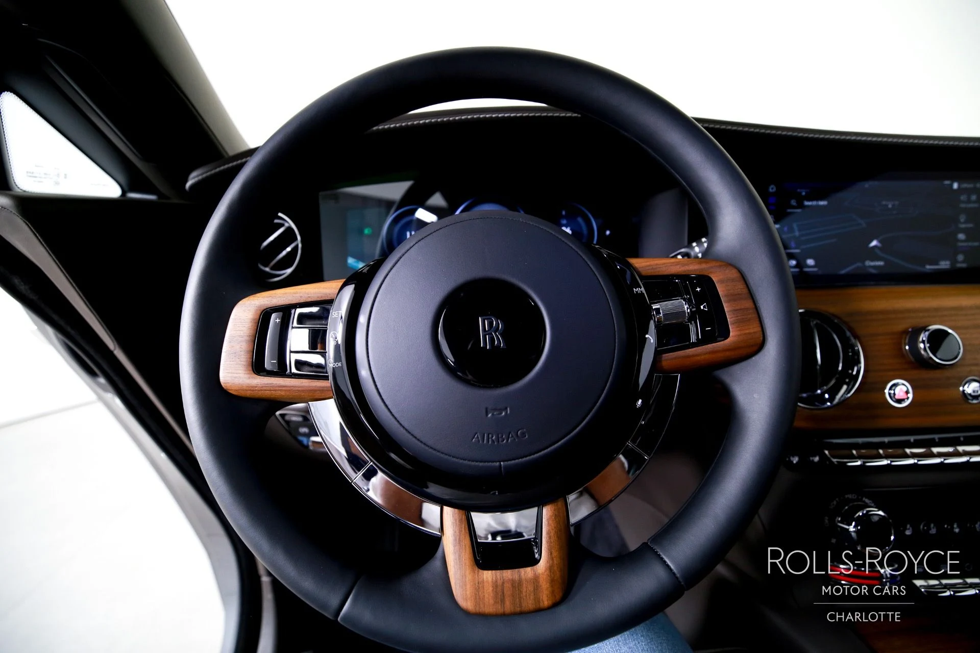 mph014_1123459651_Used_2025_Rolls_Royce_Spectre_1759510390_197067a35b