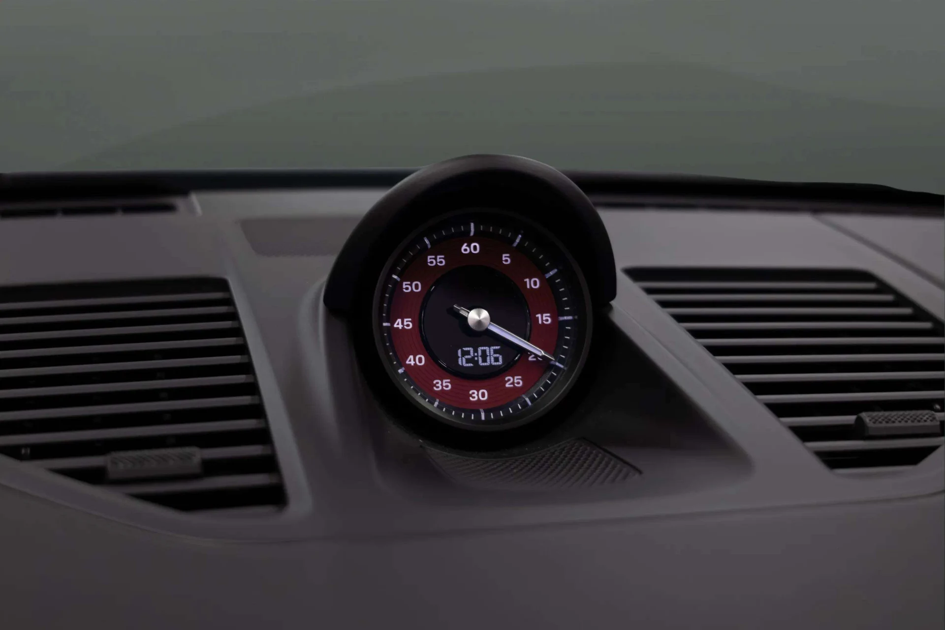 mph014_1127788261_f537157f_cb0f_4df7_8e77_79a4d1299ac0_2_15_Interior_202420_Porsche2091120_Targa20420_GTS_2028_WP_0_BB_2_A91_RS_23487229_29_8c49d23f66