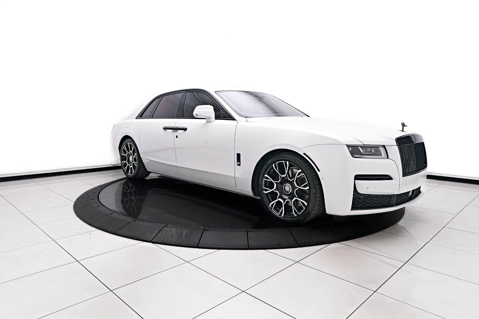 mph014_1128724201_Used_2024_Rolls_Royce_Ghost_Base_1757190817_2c738c8bcf