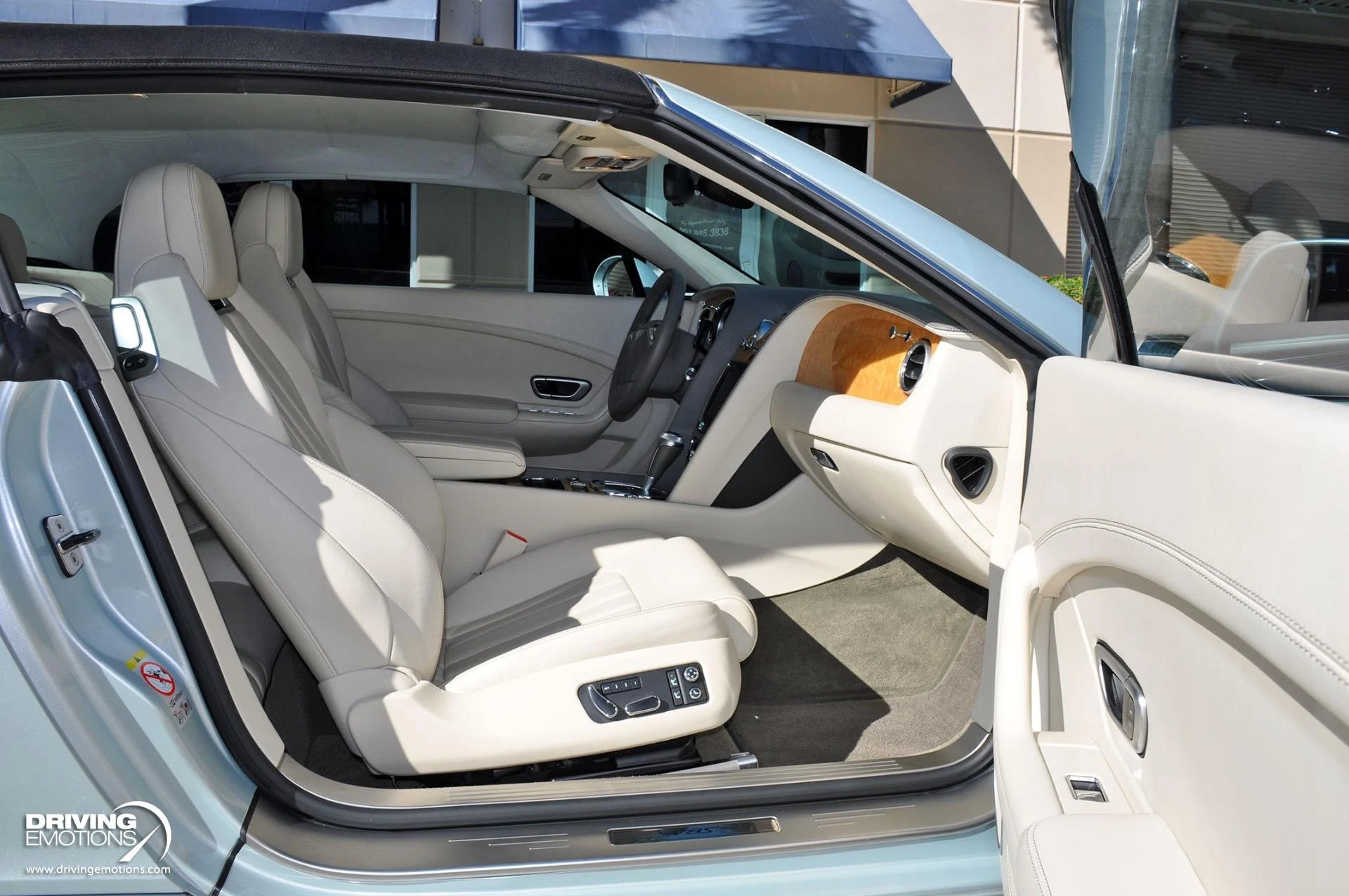 mph014_1131159834_886_p15_l_0ad4d287d7