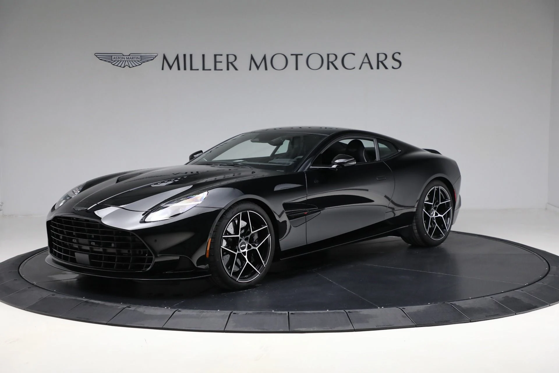 mph014_1131406177_New_2025_Aston_Martin_Vanquish_0d26372819