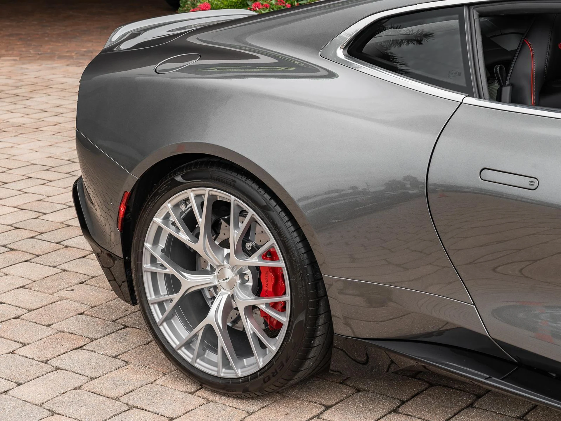 mph014_1134376790_Used_2025_Aston_Martin_Vanquish_Coupe_1780612107_4393b93961