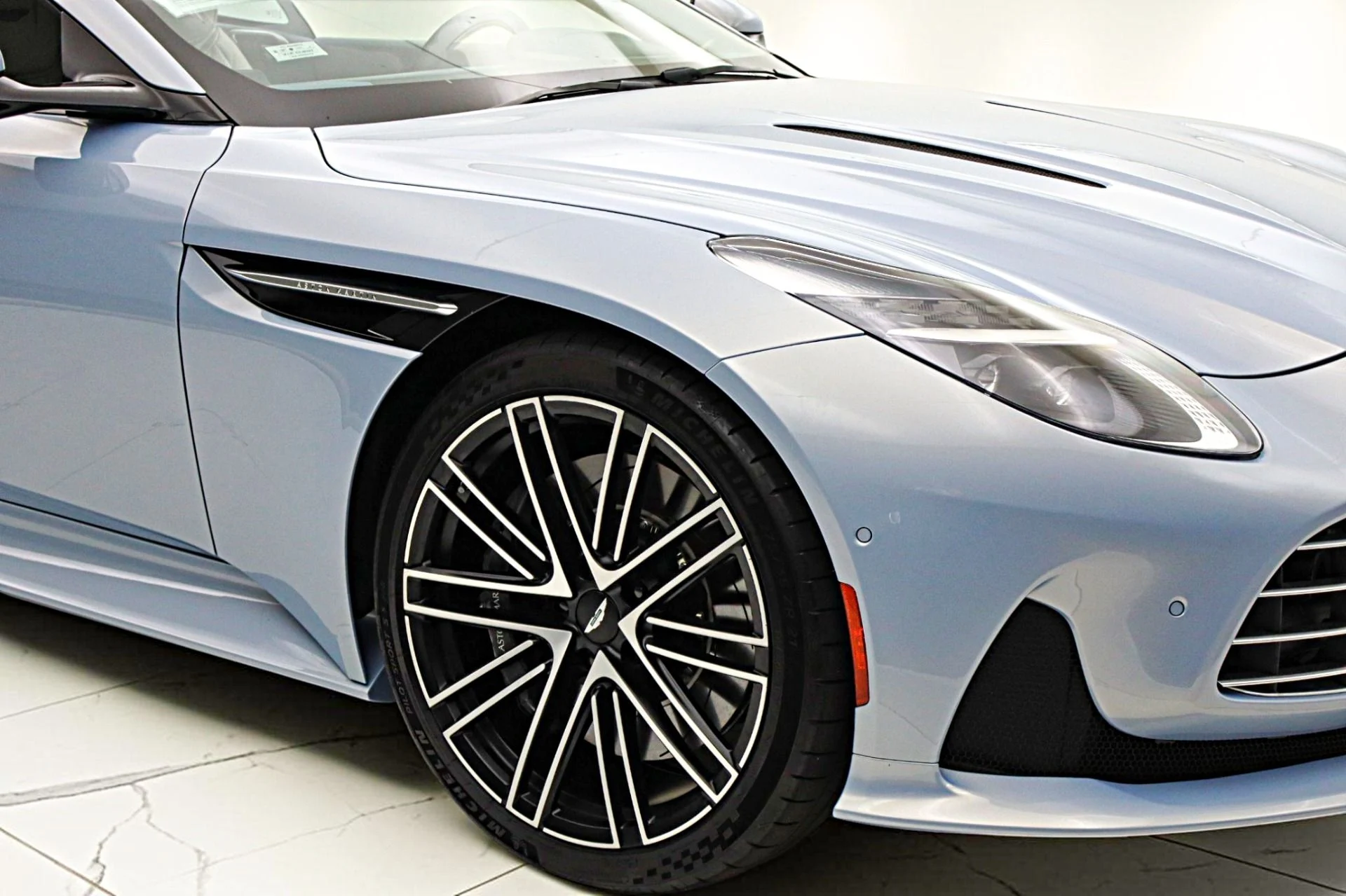 mph014_1141160274_New_2026_Aston_Martin_DB_12_Volante_6ea75174fb