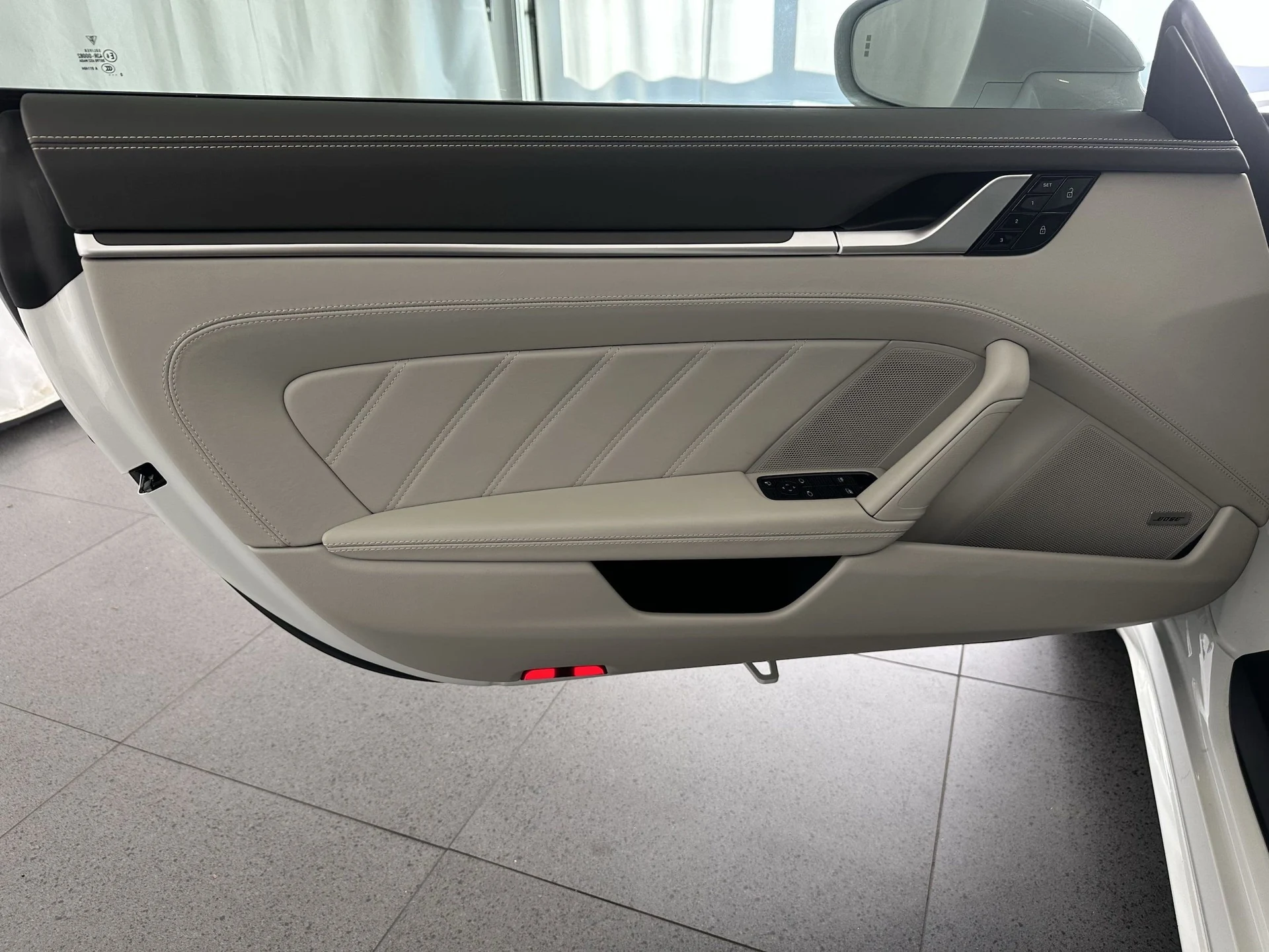 mph014_1141815953_58be4b2ff368a1f371794e929d4a4834x_64f7b4d190