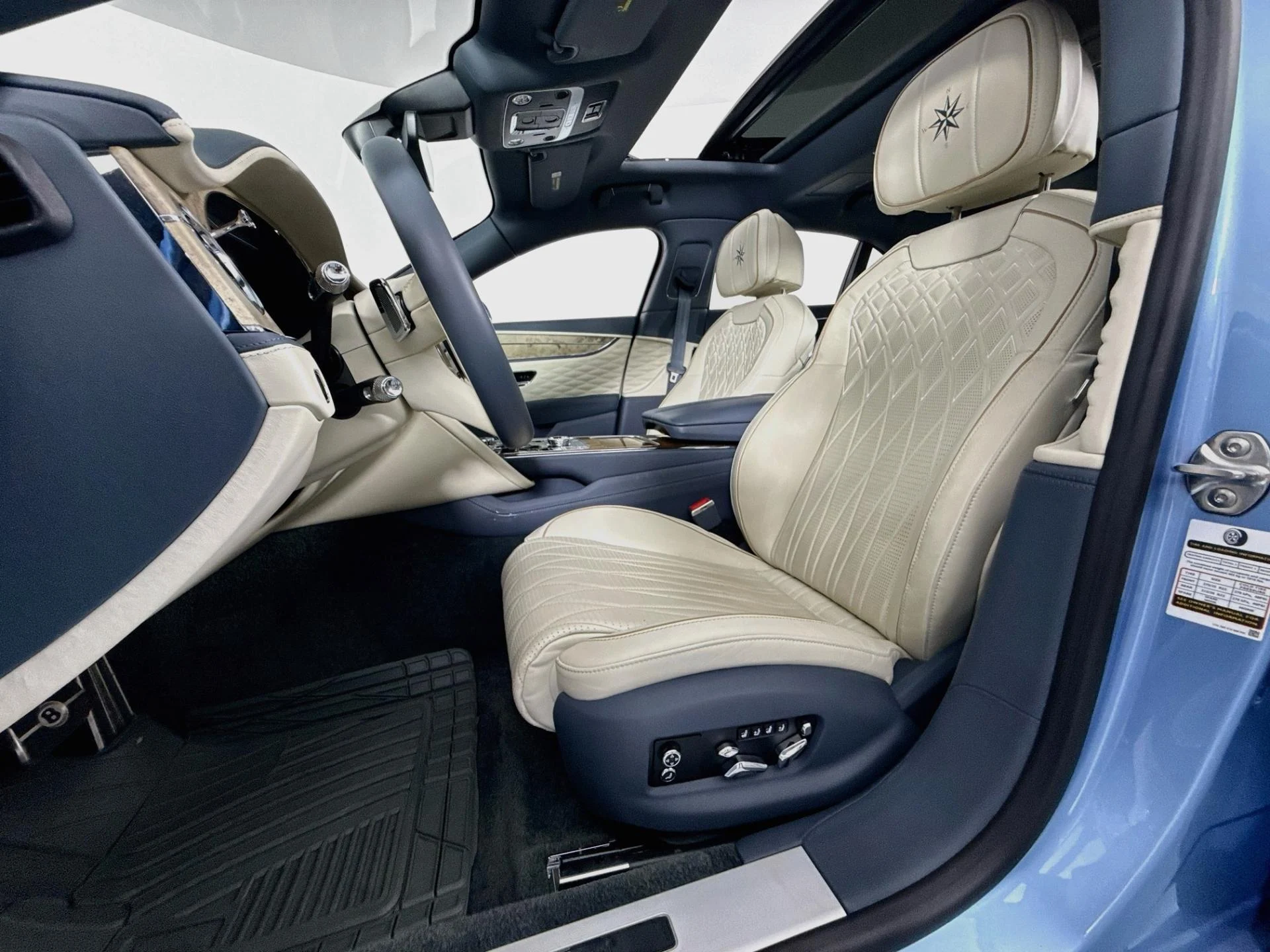 mph014_1146334737_Used_2022_Bentley_Flying_Spur_V8_1787092876_3ba71fe792
