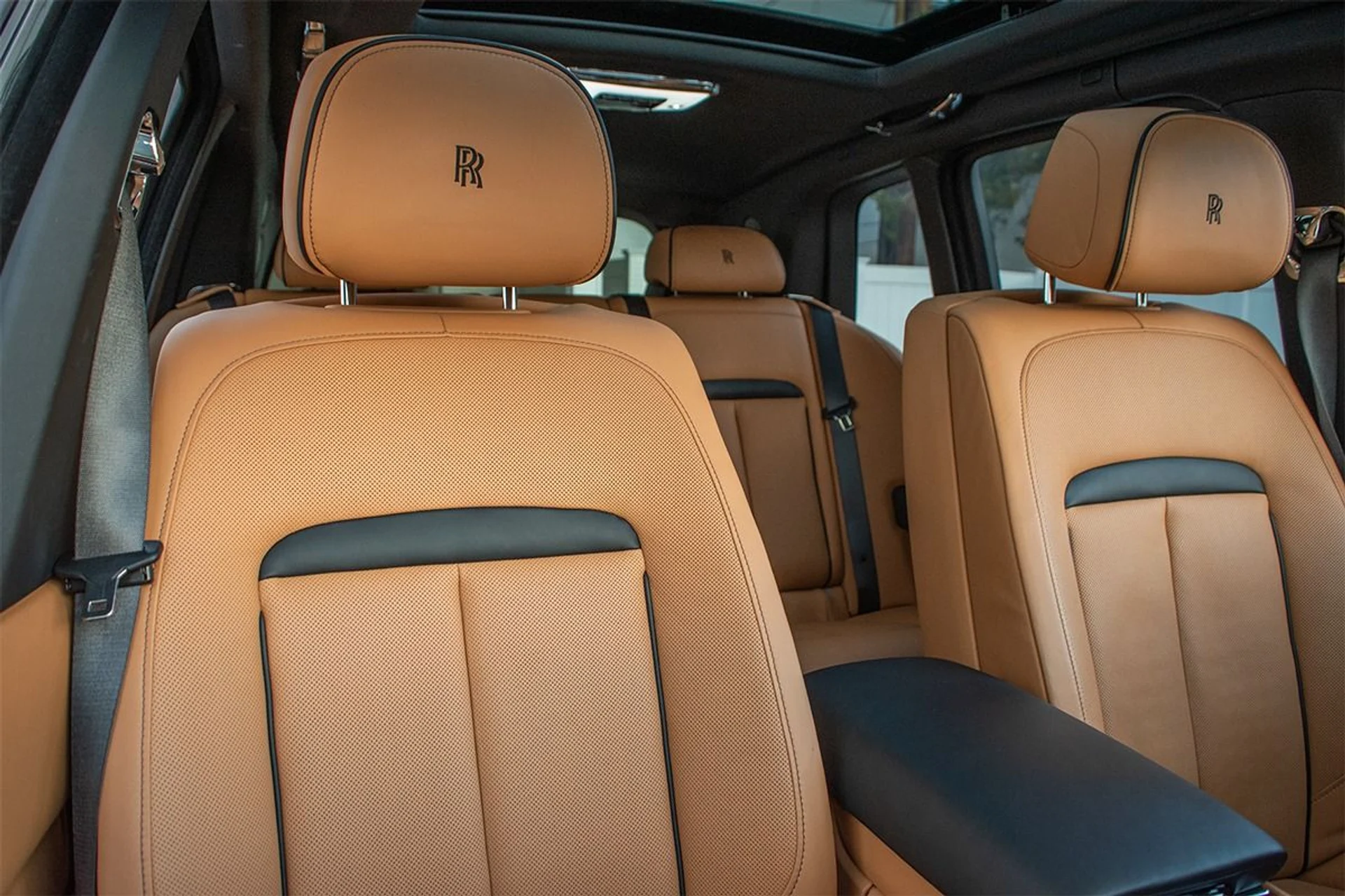 mph014_1147973317_Used_2019_Rolls_Royce_Cullinan_1739029975_5fe0abe856