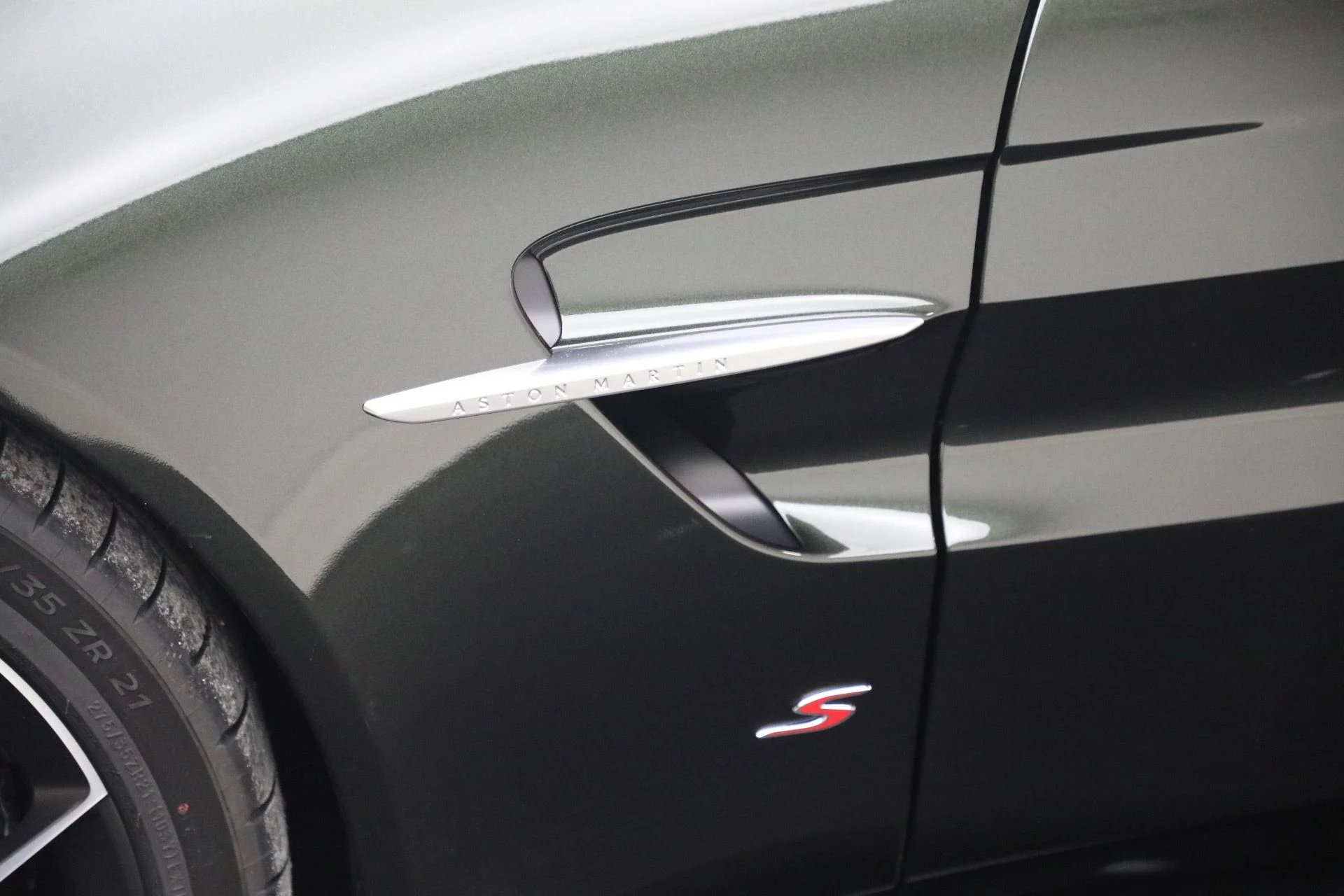 mph014_1150664946_New_2026_Aston_Martin_Vantage_S_1770654771_bb49a5d712