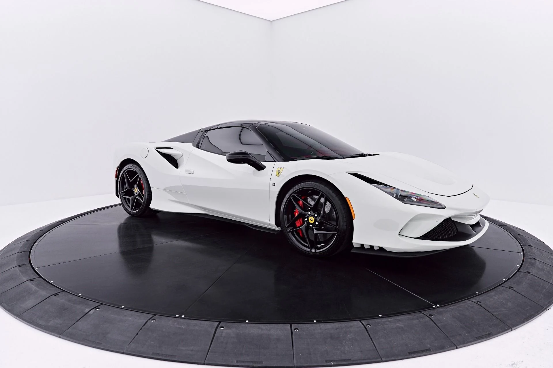 mph014_1170085964_Used_2022_Ferrari_F8_Spider_Base_1784162242_8eecddaa8b