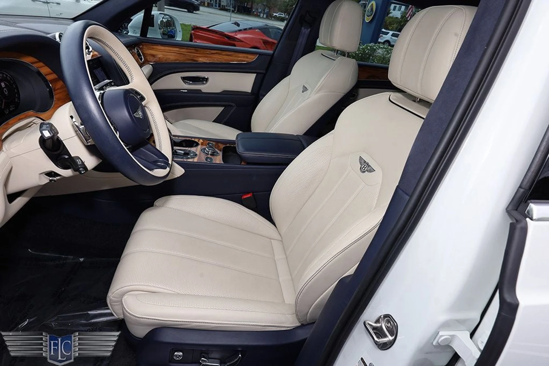 mph014_1172597379_used_2024_bentley_bentayga_6305_22998003_15_1024_815dd0c13b