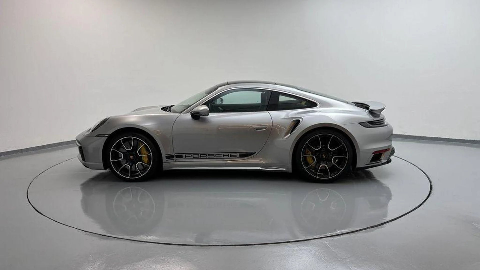 mph014_1172900431_w_UU_Lexw05l_Cj_Tkgb6_ZN_Guch_Wuq_U_82b3489630