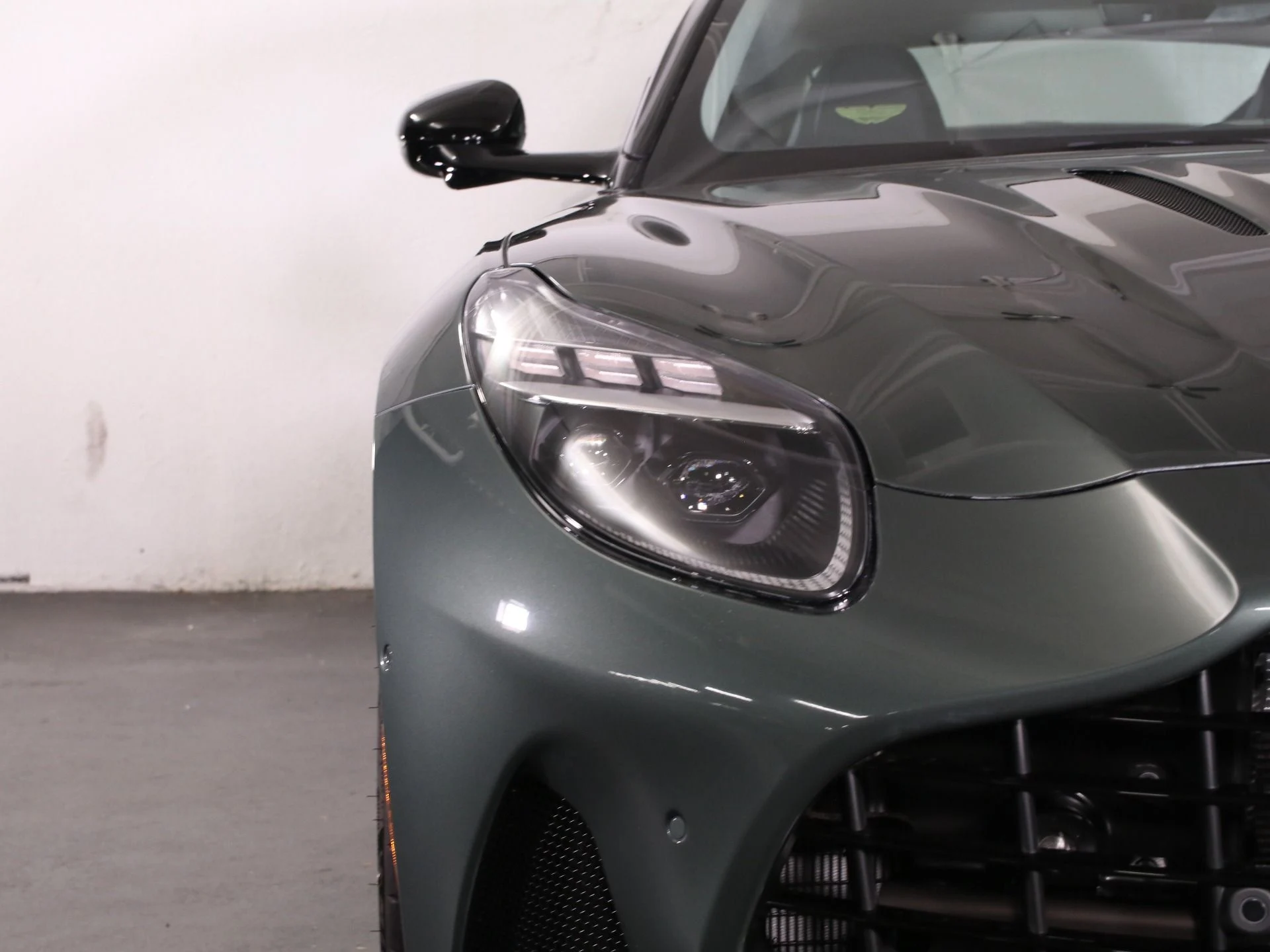 mph014_1177916846_New_2025_Aston_Martin_DB_12_1763585556_c834779bd7