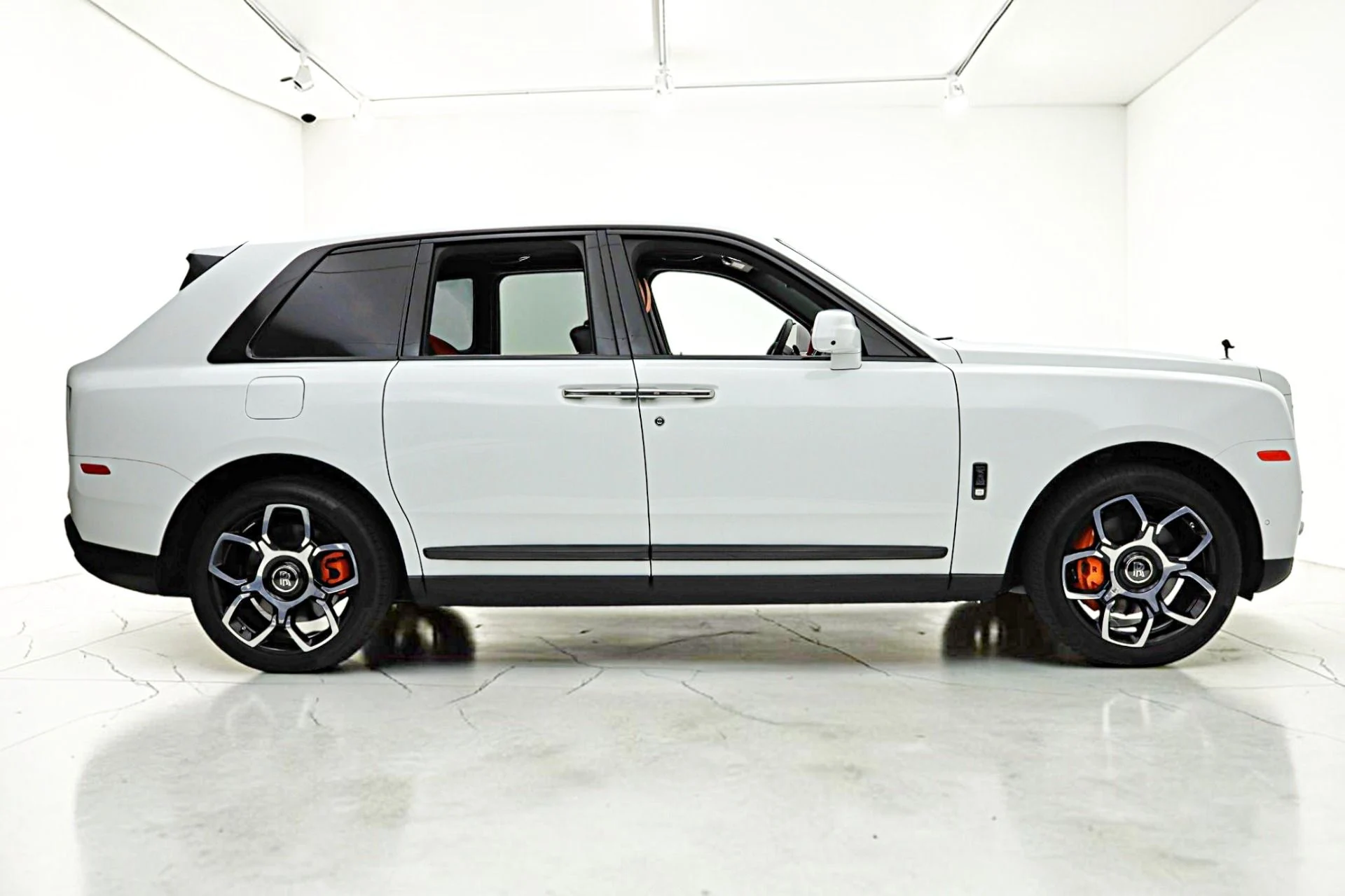 mph014_1179133584_Used_2023_Rolls_Royce_Black_Badge_Cullinan_LEASE_OPTIONS_AVAILABLE_038a513725