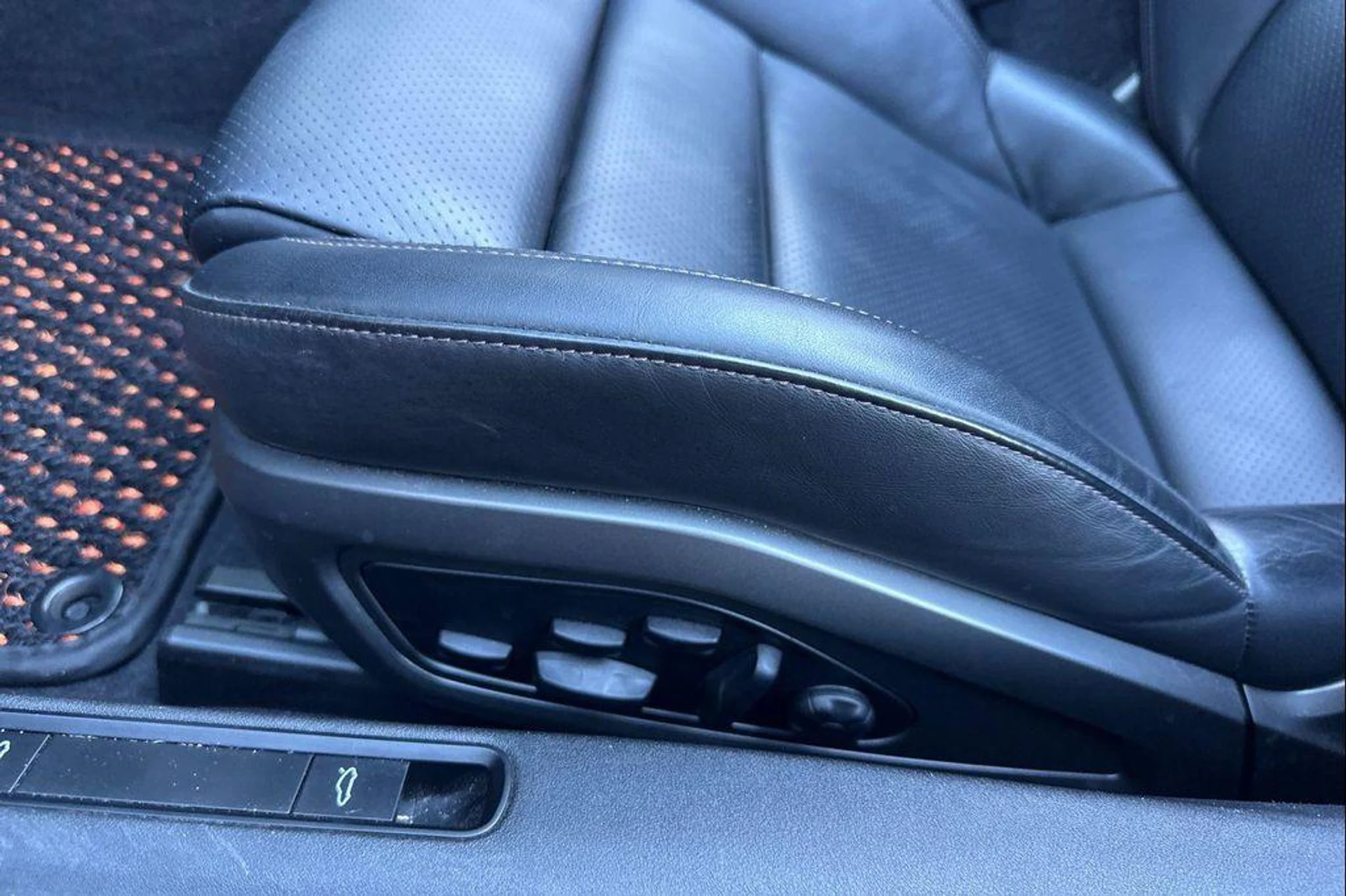 mph014_117998303_8_WMDJ_5m_PB_Tv_OO_Xa87e_B6_Uf_HHQ_Vg_3794f19ebe