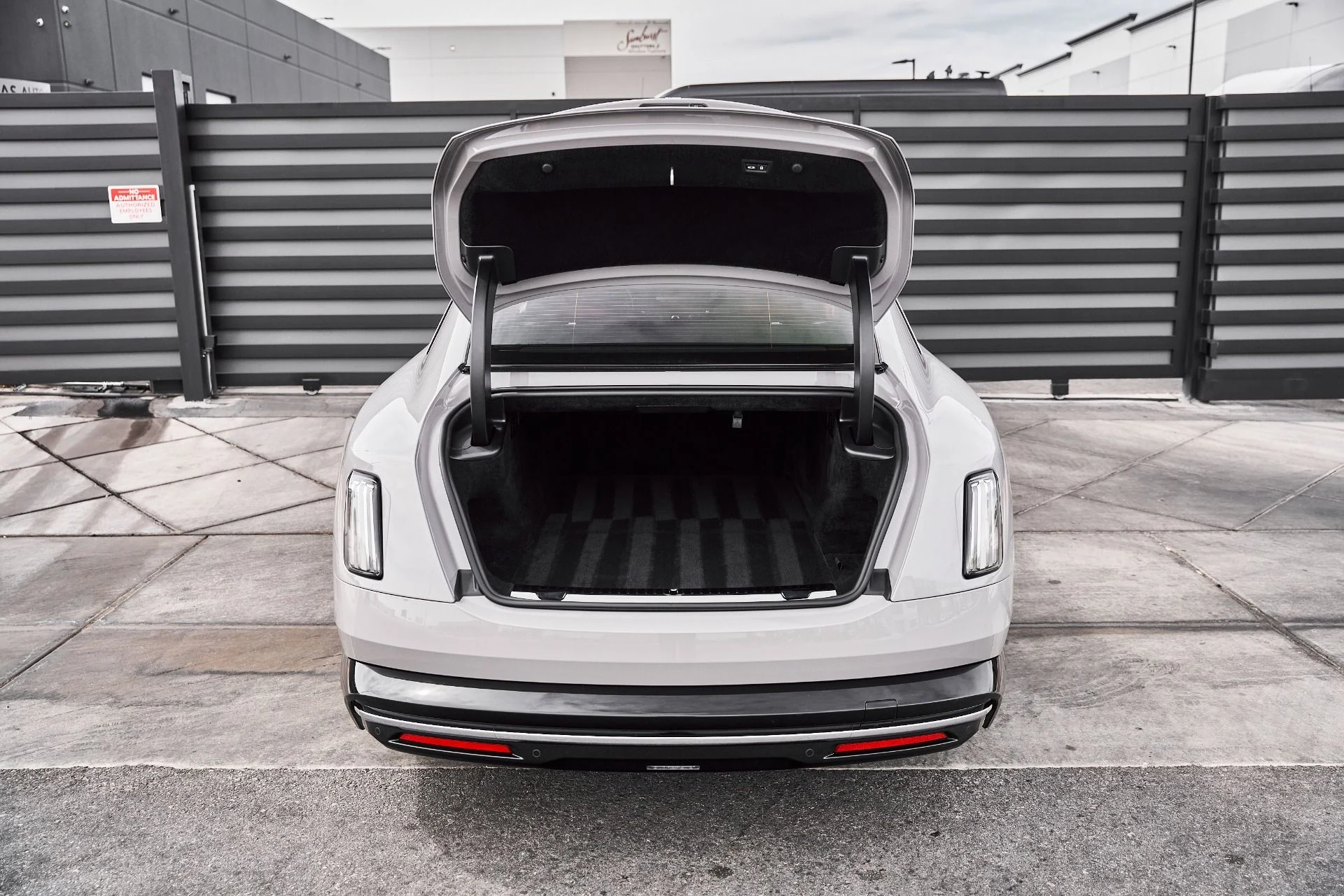 mph014_1186328782_Used_2025_Rolls_Royce_Spectre_Base_1775928254_276dcbe865