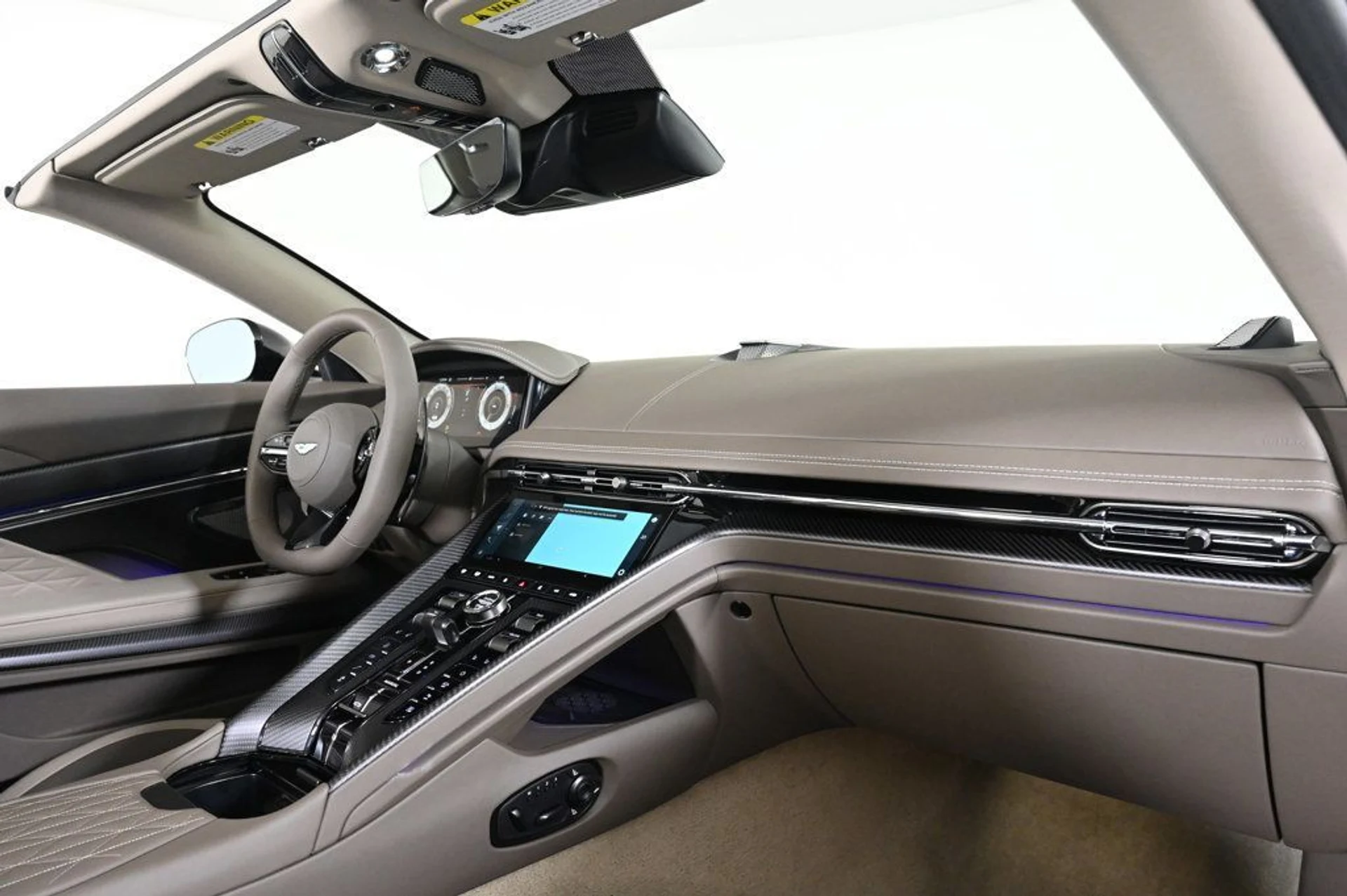 mph014_1192489494_new_2026_aston_martin_db12_11350_22928535_14_1024_4a7407c74c