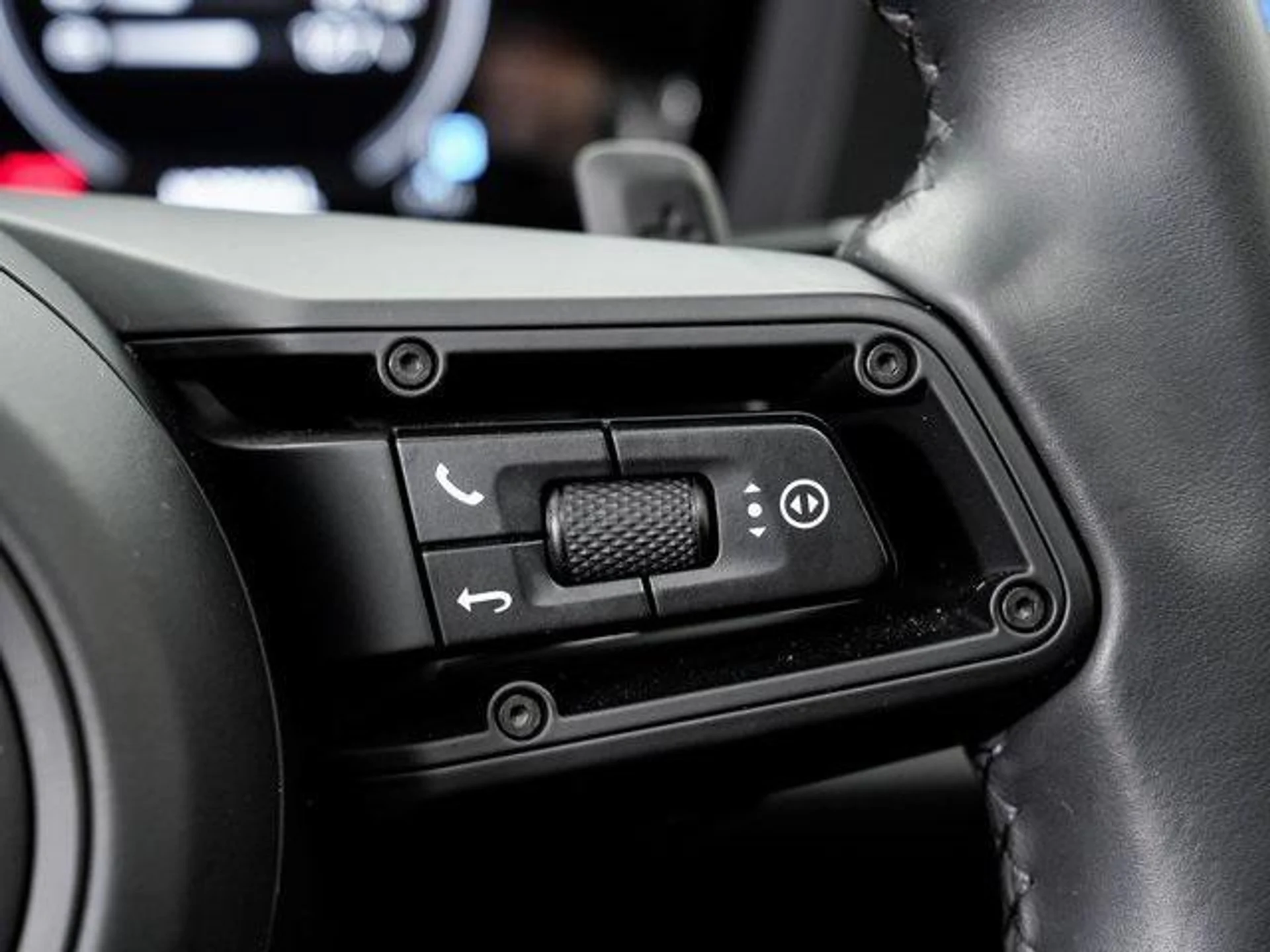 mph014_1197809828_Sh_Cu_Ad6_U_Nan_Dvbc_C3_K_Dc_EJ_Qyi_MI_8c94521754