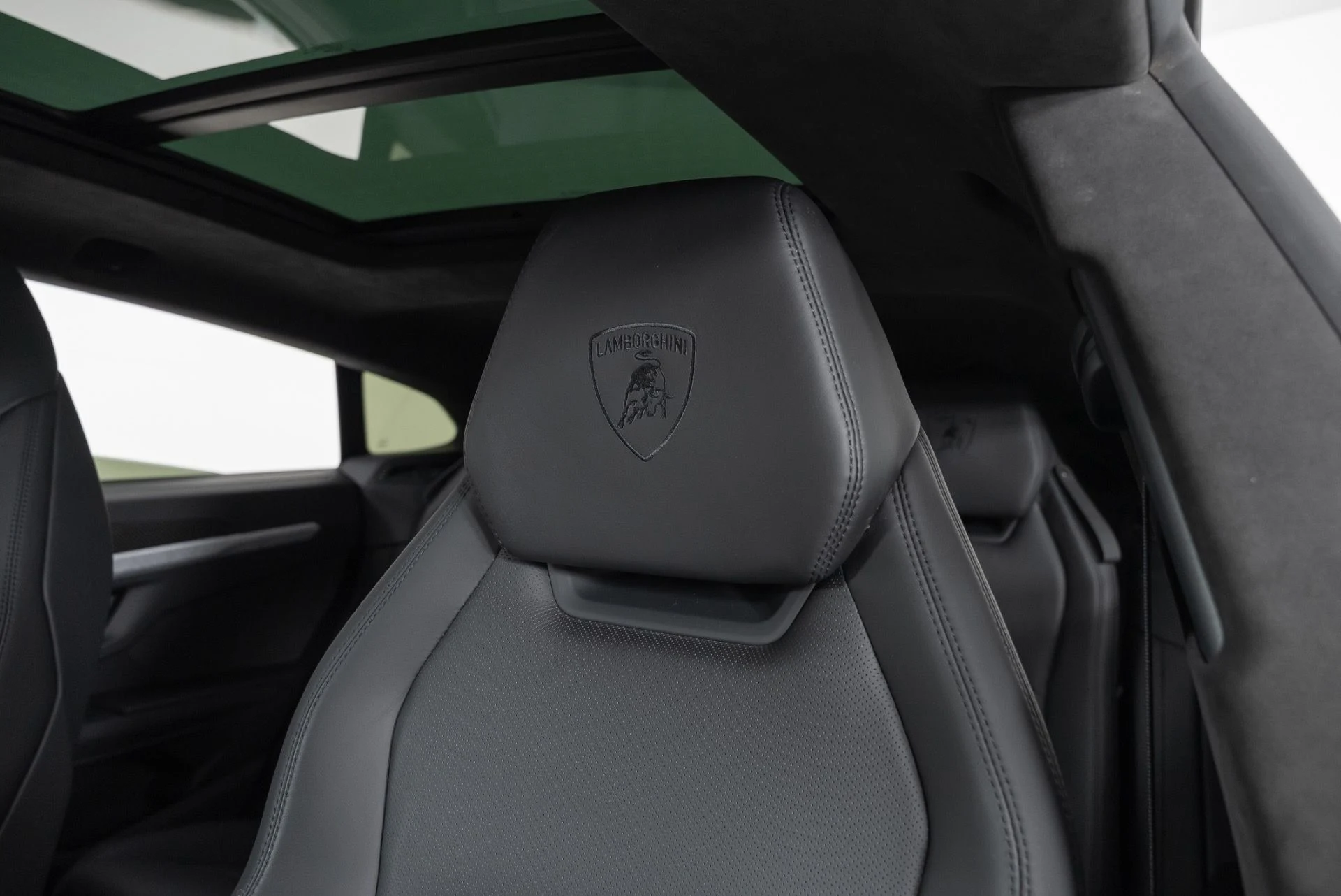 mph014_1198713263_Used_2021_Lamborghini_Urus_1780937712_692a98bcce