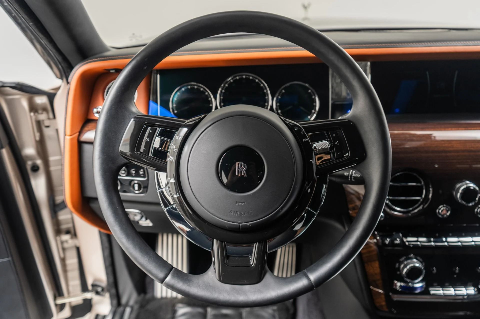 mph014_1206552869_Used_2019_Rolls_Royce_Phantom_The_Phantom_Package_Two_Tone_Paint_Bespoke_Audio_1785353671_fe81558758