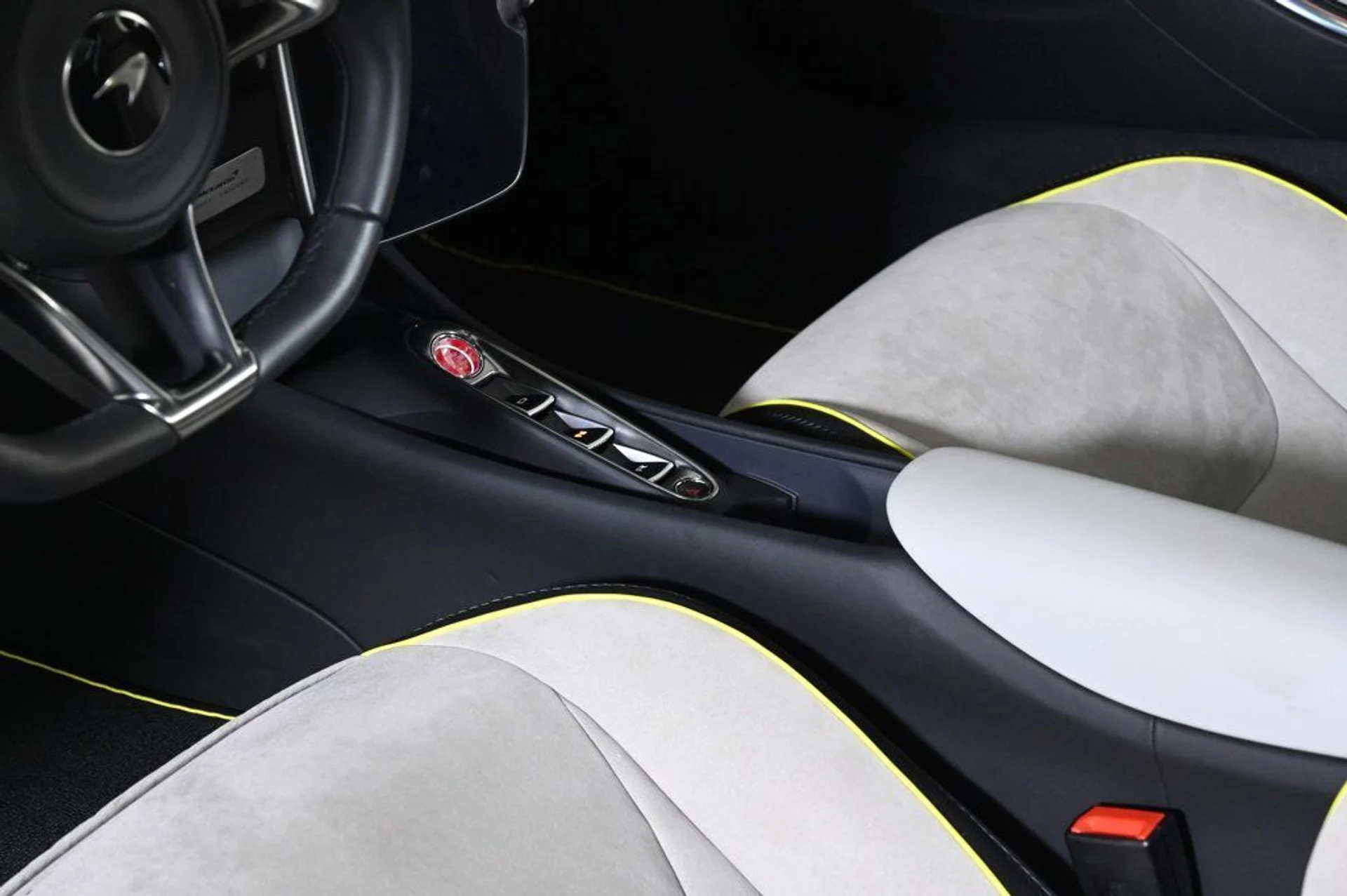 mph014_1210619065_used_2024_mclaren_artura_vision_11350_22954264_14_1024_c8c7902cc1