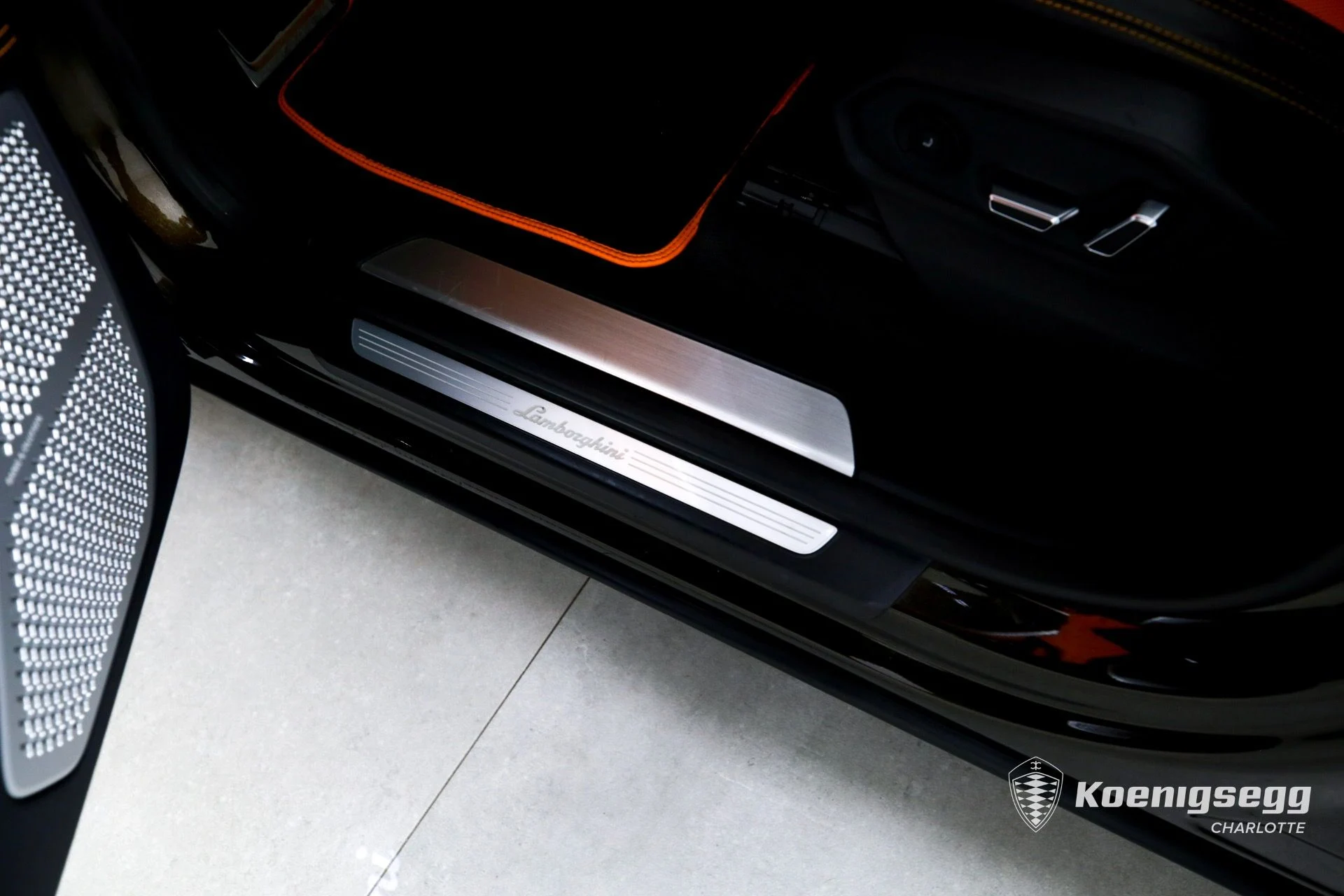mph014_121894704_Used_2019_LAMBORGHINI_URUS_1760989732_2fcf417406