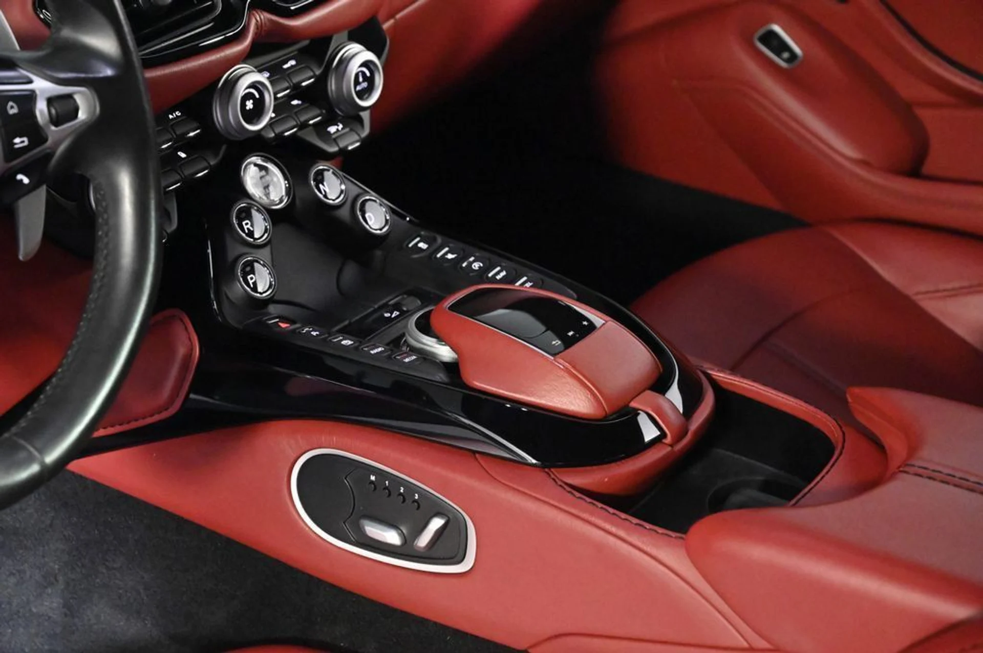 mph014_1225442830_used_2020_aston_martin_vantage_base_11350_23007217_14_1024_a373c47721