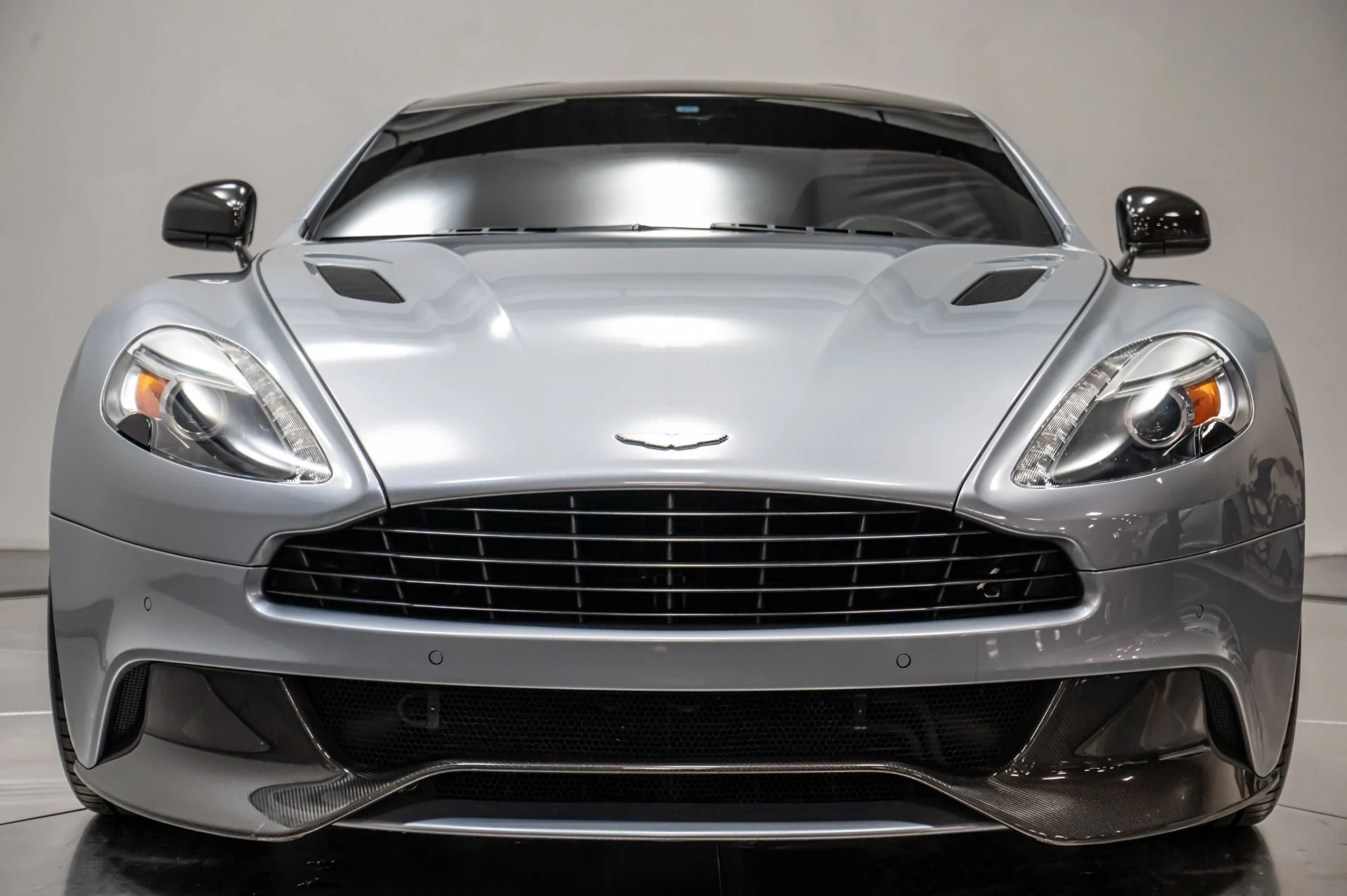 mph014_1225830125_Used_2014_Aston_Martin_Vanquish_V12_1729699077_0a5ee6607c