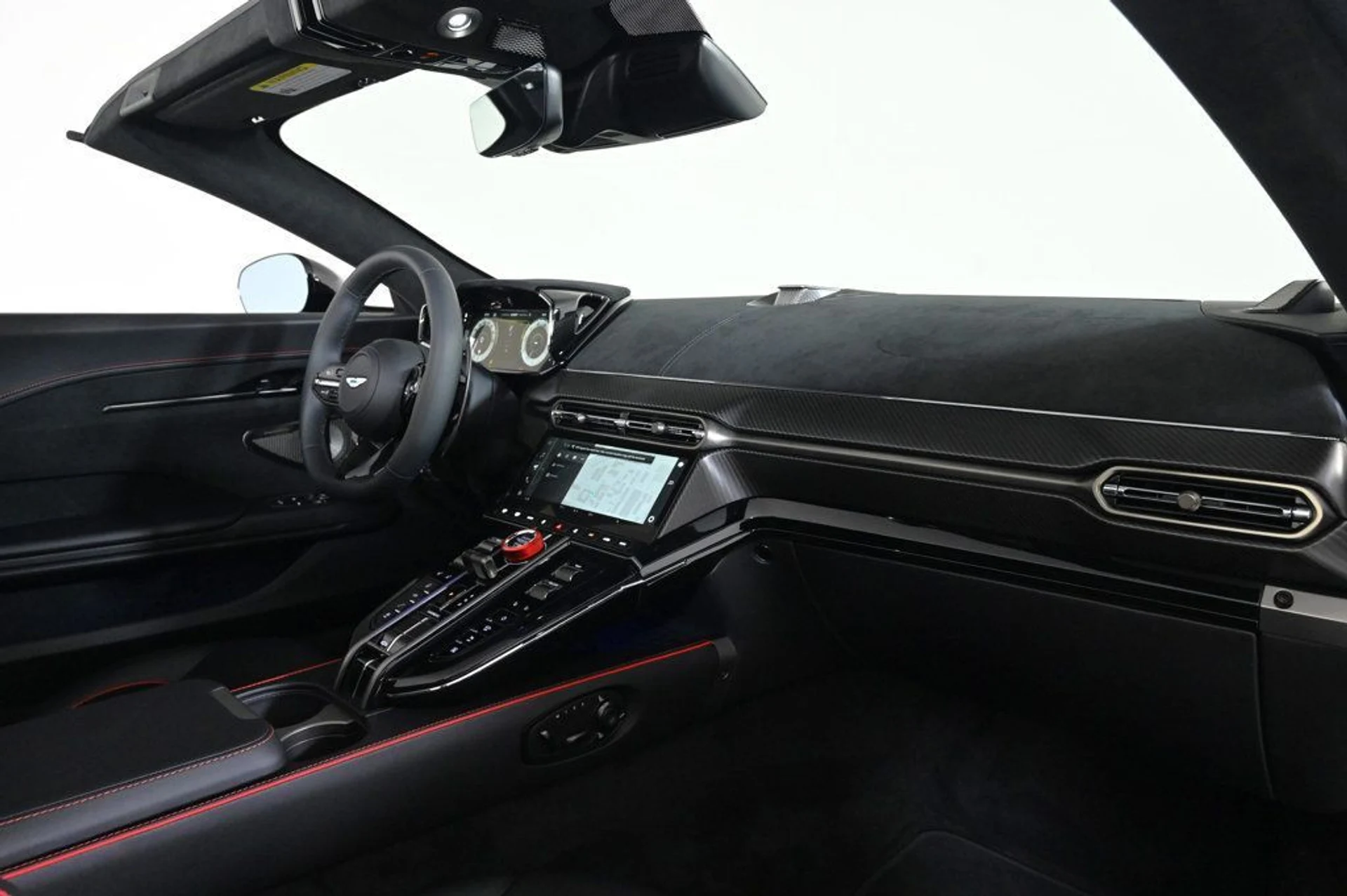 mph014_1226807622_new_2026_aston_martin_vantage_sroadster_11350_22964201_14_1024_f290c0ff40