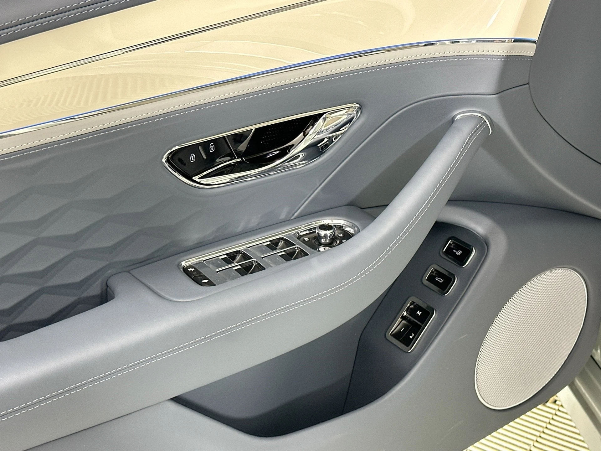 mph014_1226936297_15_8b56afddf4