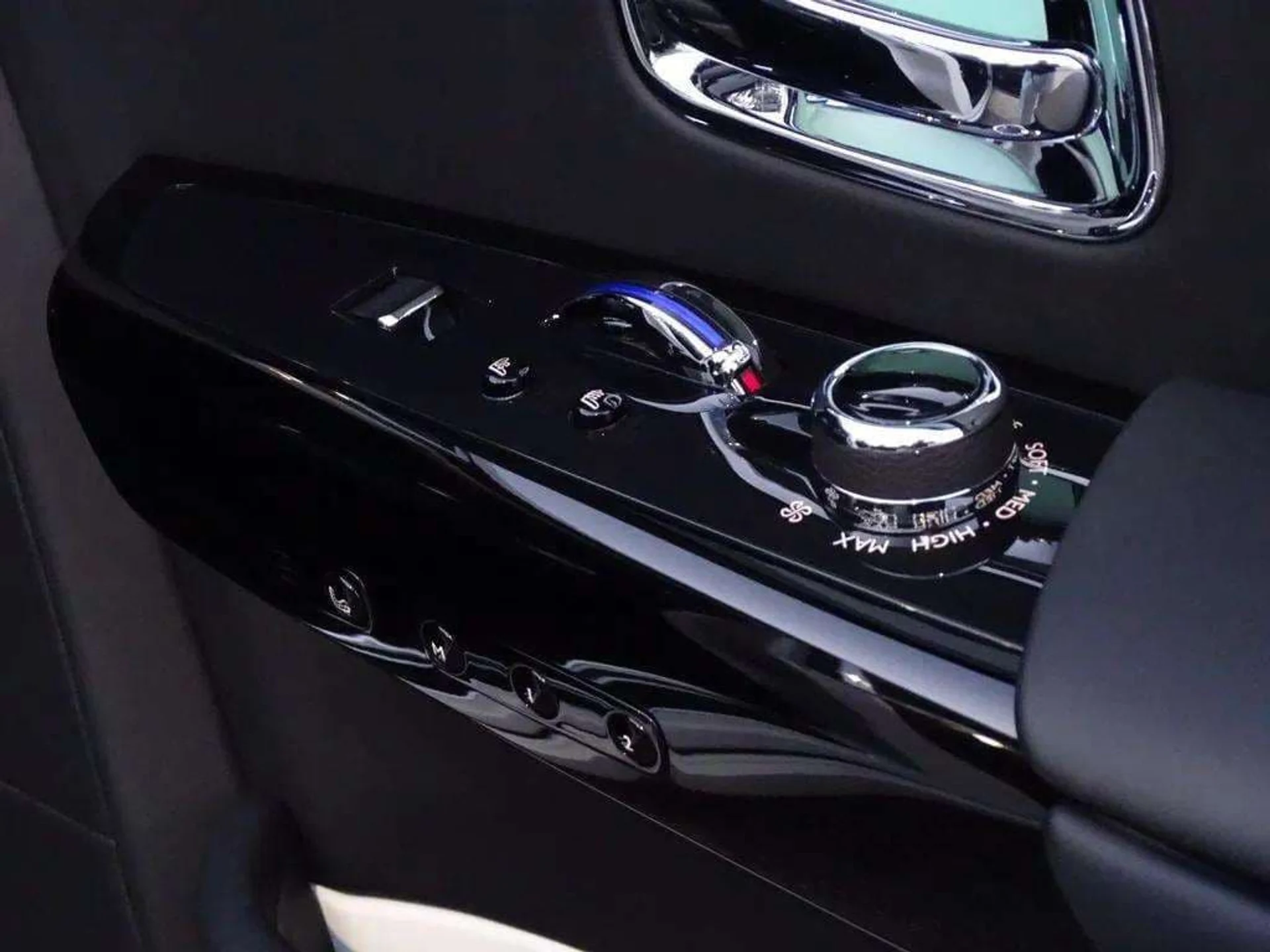 mph014_1227753067_d12cd35c649b5320e0b84187c8d1e4ddx_1b653f970f