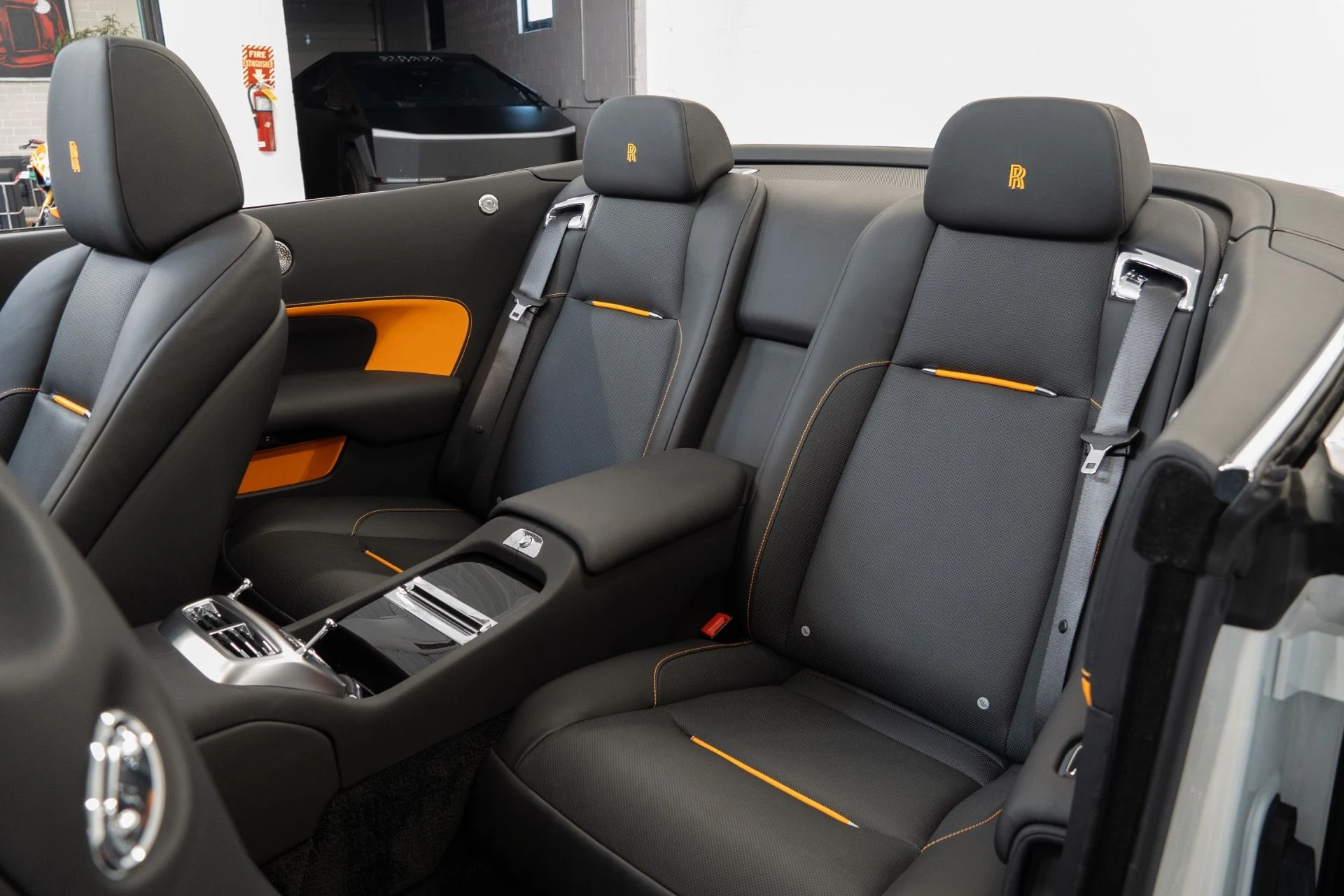 mph014_1228602378_Used_2020_Rolls_Royce_Black_Badge_Dawn_1774033974_0c32f5c763