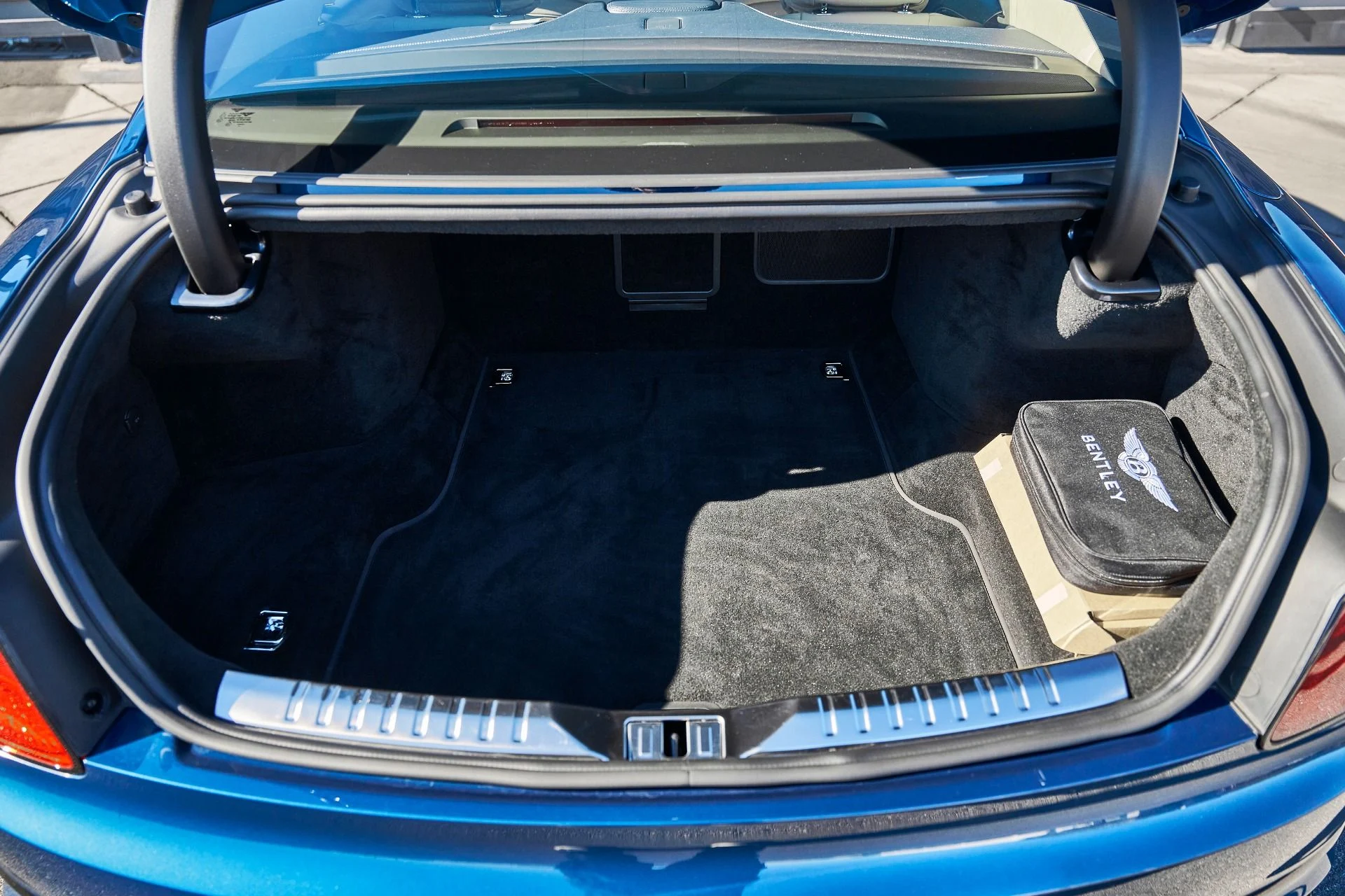 mph014_1237267863_Used_2024_Bentley_Flying_Spur_Mulliner_V8_1768876546_df2b617754