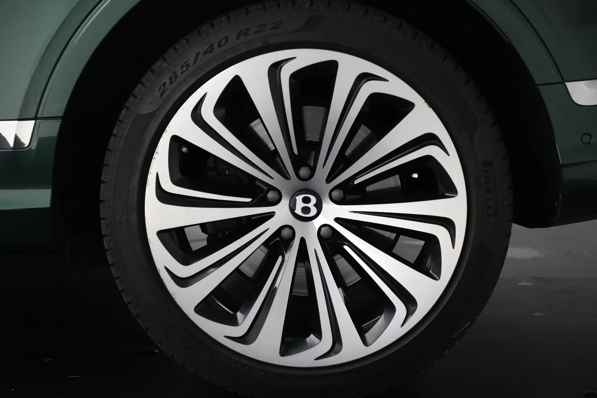 mph014_1243891496_Used_2021_Bentley_Bentayga_V8_c56ee4bdfd
