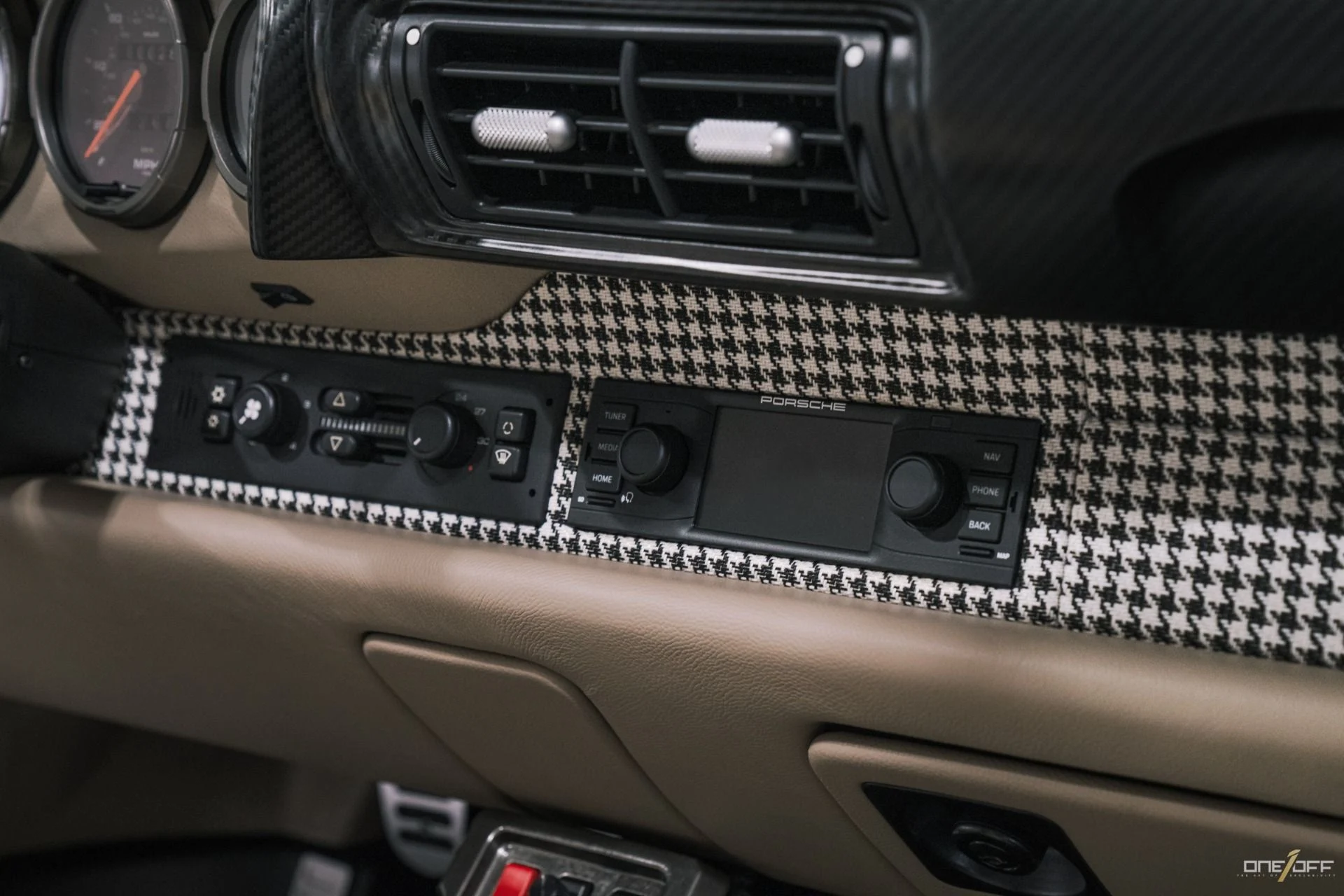 mph014_1247516914_Used_1997_Porsche_911_Gunther_Werks_Speedster_1762325156_4530e1b4ac