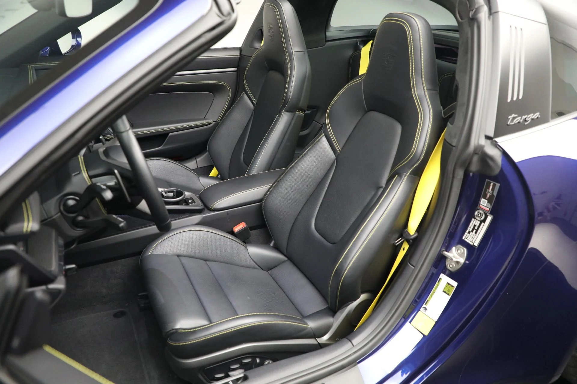 mph014_1251896911_Used_2024_Porsche_911_Targa_4_GTS_1761677247_a5f136e411