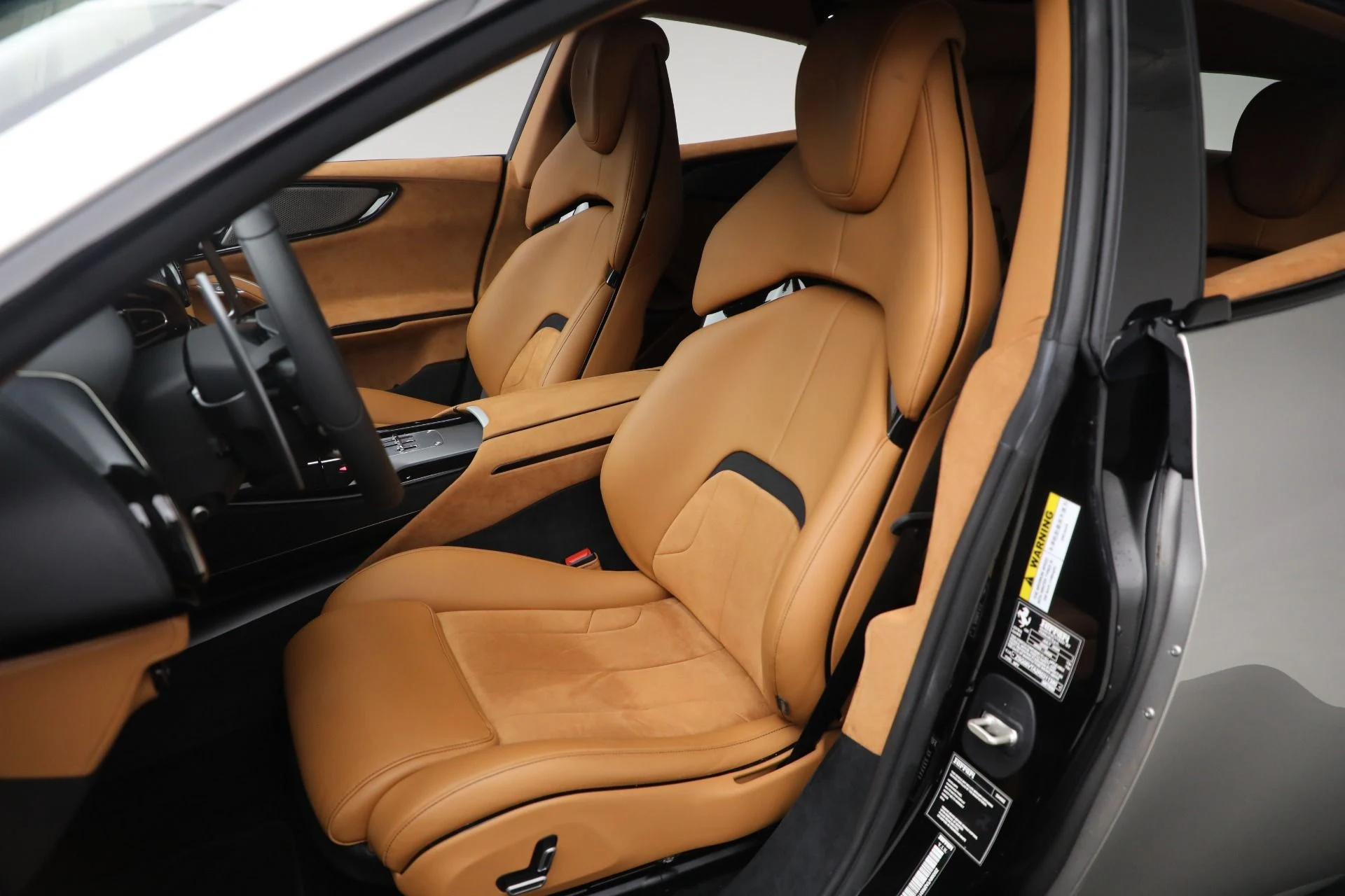 mph014_1253152493_Used_2024_Ferrari_Purosangue_1770065660_8895cfff34