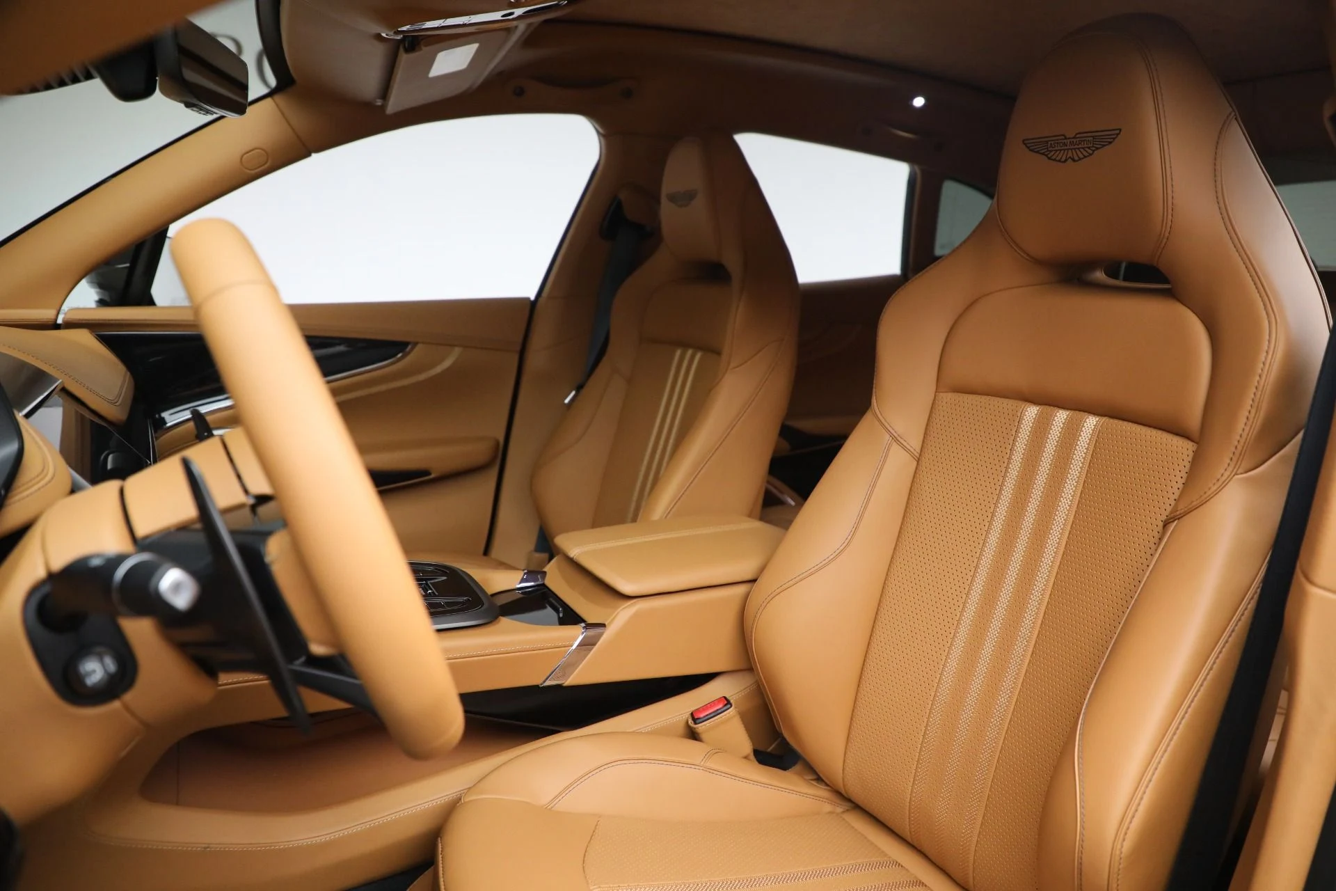 mph014_1256696925_New_2025_Aston_Martin_DBX_707_707_6260b9dc45