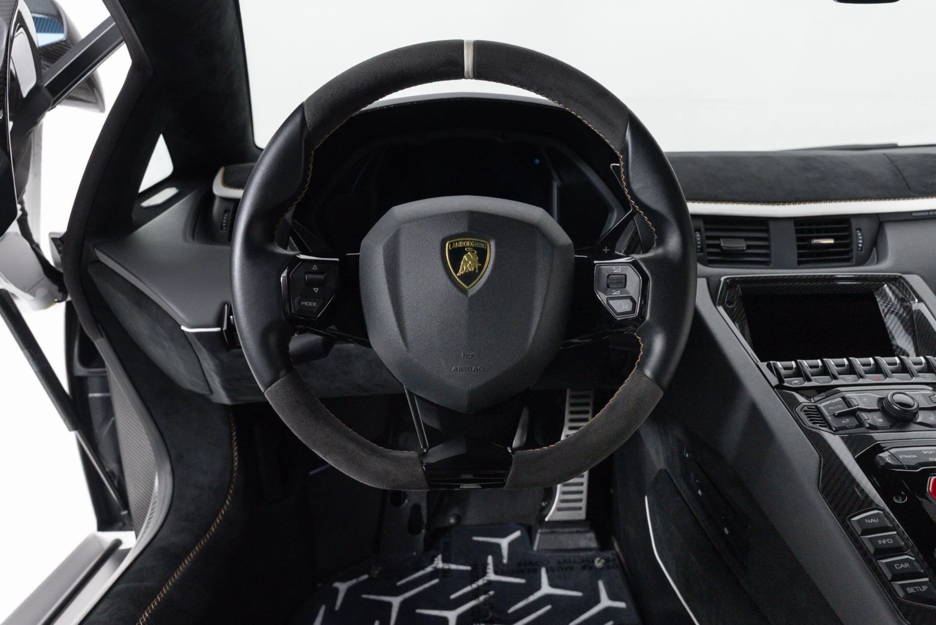 mph014_1257274914_Used_2019_Lamborghini_Aventador_SVJ_1782851535_2d8e1df4b2