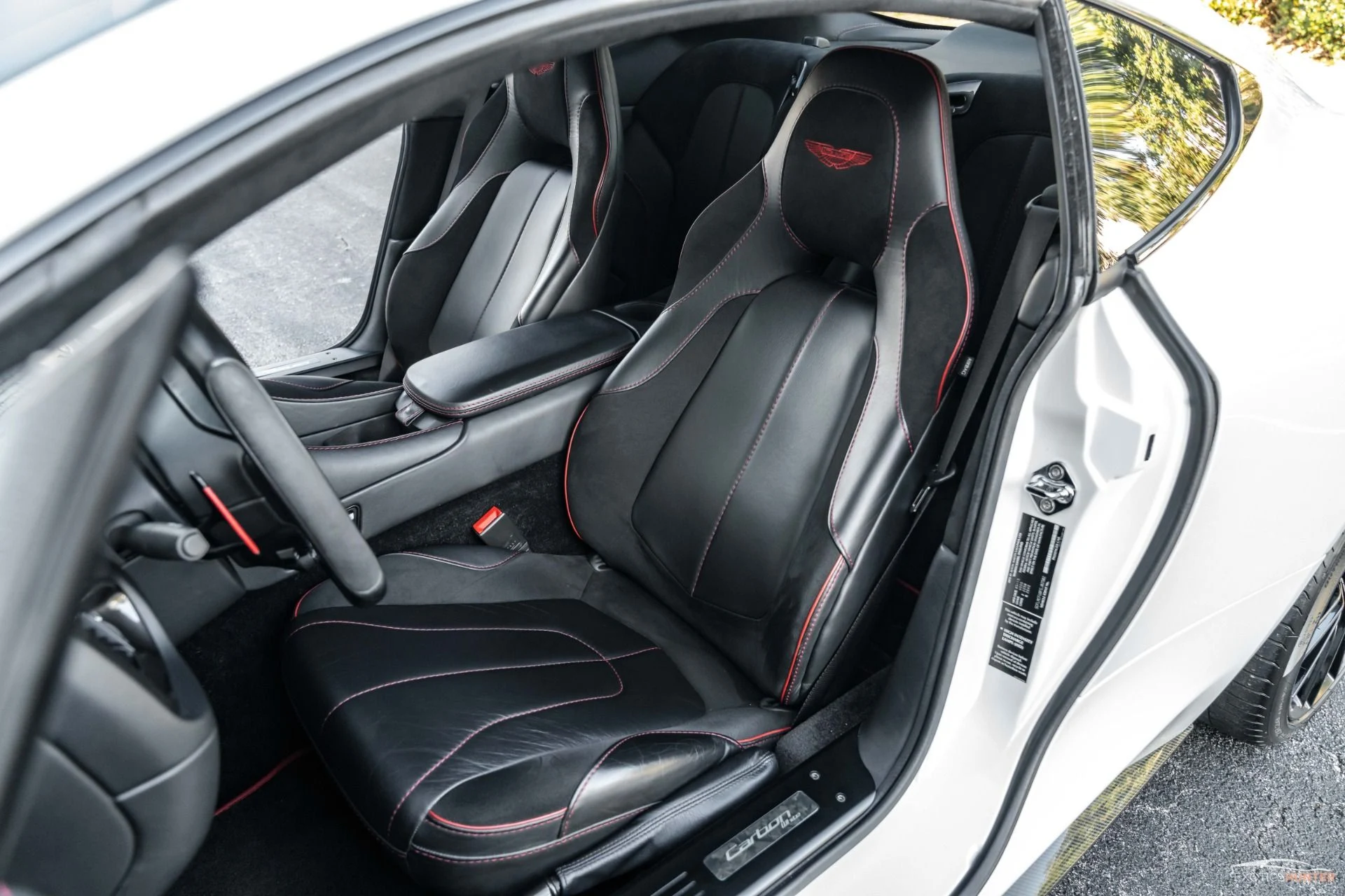 mph014_1264349219_Used_2015_Aston_Martin_Vanquish_Carbon_White_Tasteful_Upgrades_1784056520_eaefb92f01